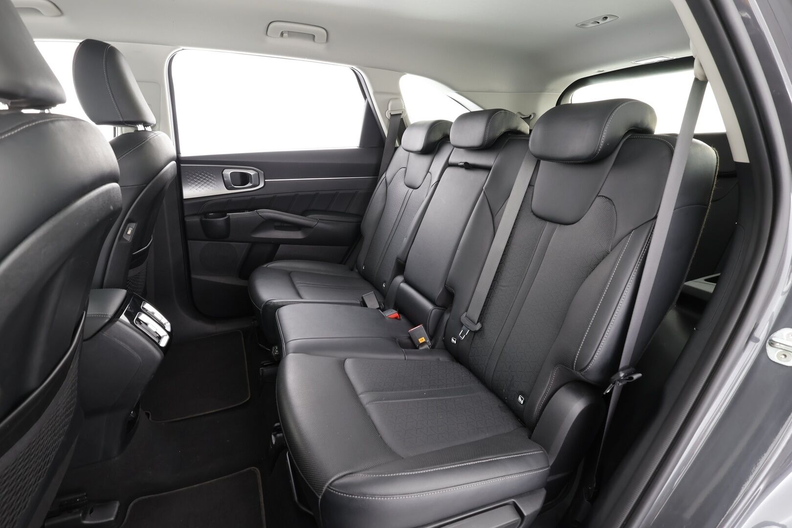 Kia Sorento 2021 1,6 T-GDI Hybrid AWD Business Premium AT 7P - | ACC | 7-paikkainen | Nahat | Sähköpenkki | HDA | BSM | RCTA | P.kamera | Keyless | LED | Apple & Android | Merkkihuollot | 2x renkaat aluin | 