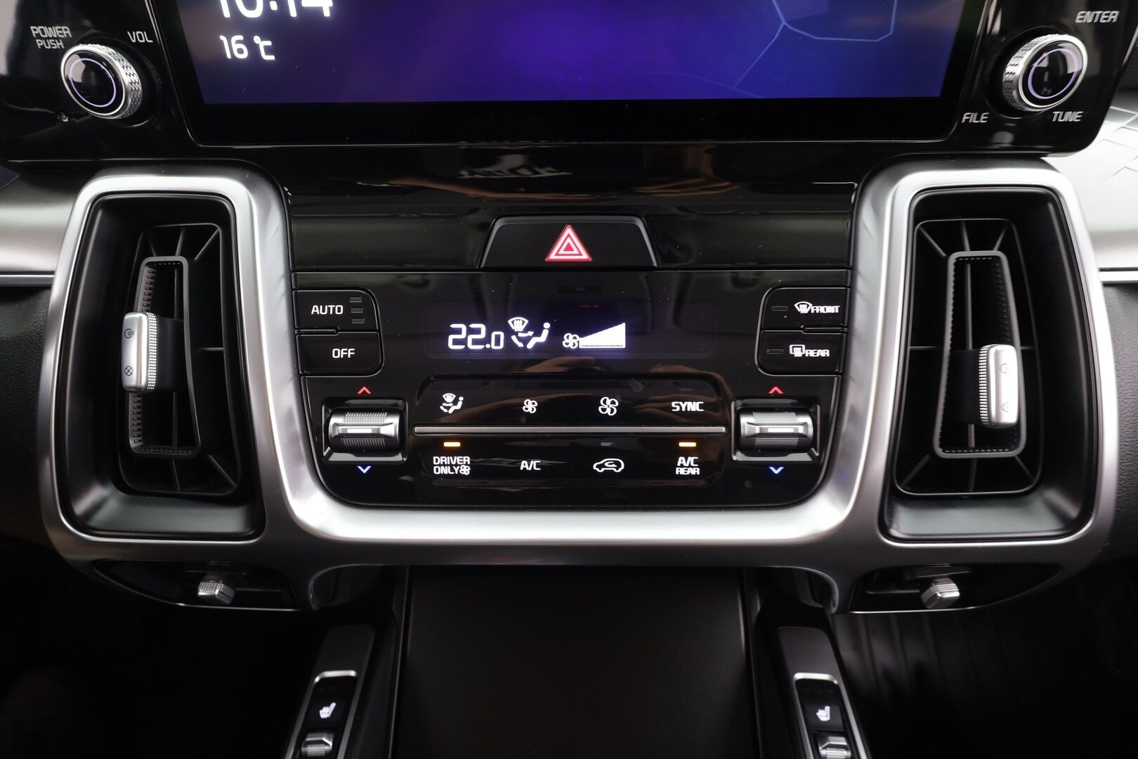 Kia Sorento 2021 1,6 T-GDI Hybrid AWD Business AT 7P - | ACC | HDA | Sähköpenkki | LED | P.kamera | Lämm. ratti | Apple & Android | Keyless | Digimittaristo | 2x renkaat aluin | Suomiauto | 