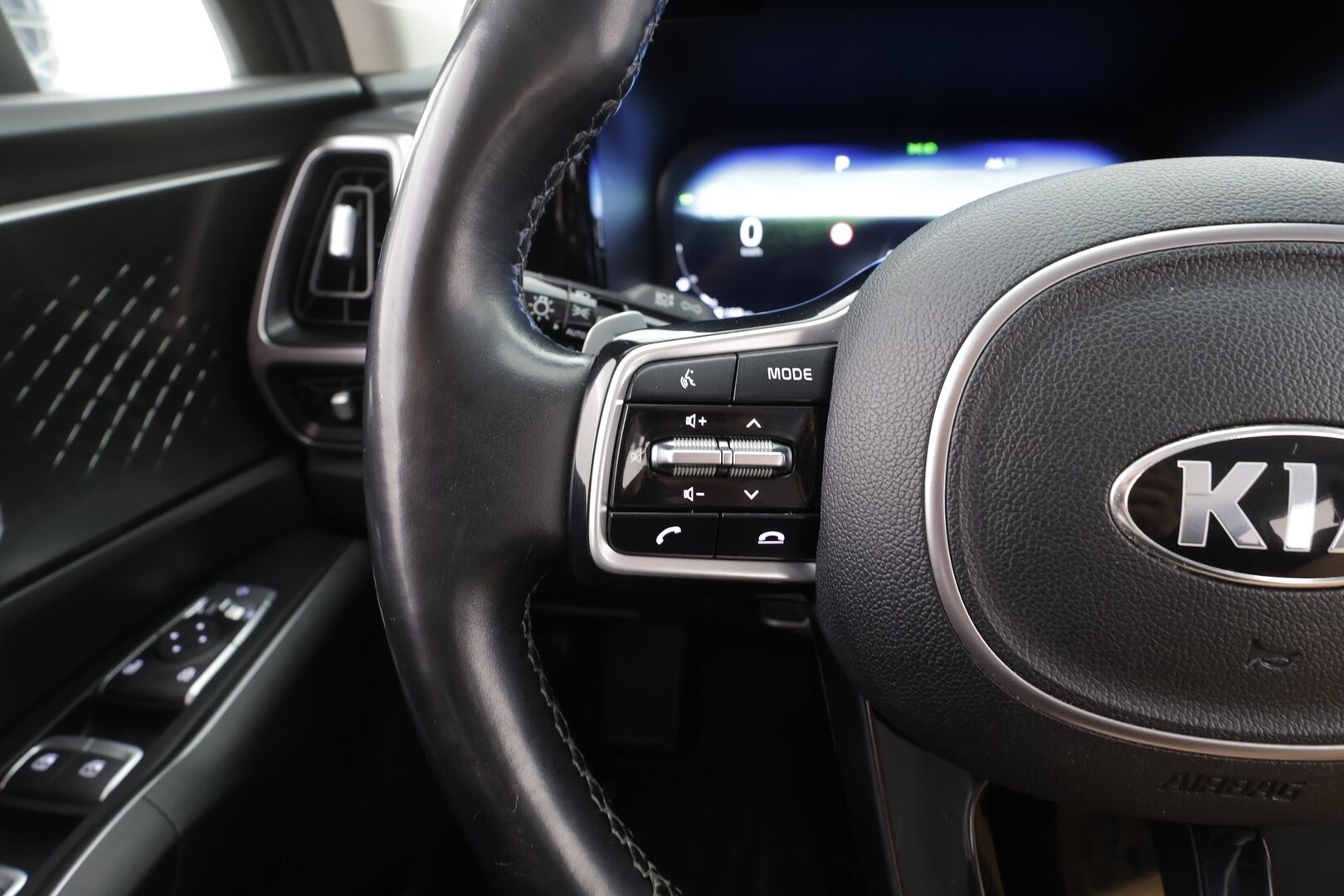 Kia Sorento 2021 1,6 T-GDI Hybrid AWD Business AT 7P - | ACC | HDA | Sähköpenkki | LED | P.kamera | Lämm. ratti | Apple & Android | Keyless | Digimittaristo | 2x renkaat aluin | Suomiauto | 