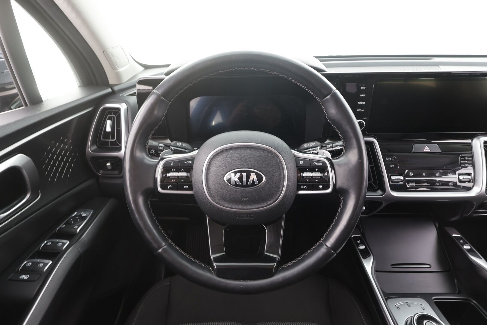 Kia Sorento 2021 1,6 T-GDI Hybrid AWD Business AT 7P - | ACC | HDA | Sähköpenkki | LED | P.kamera | Lämm. ratti | Apple & Android | Keyless | Digimittaristo | 2x renkaat aluin | Suomiauto | 