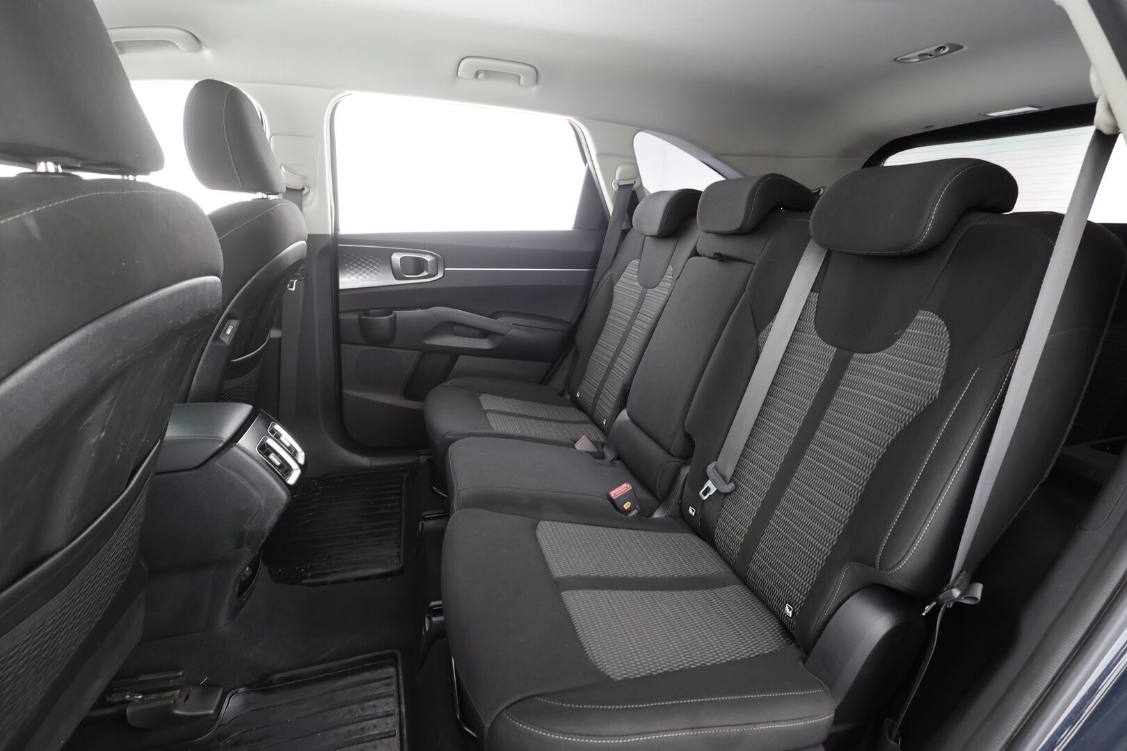 Kia Sorento 2021 1,6 T-GDI Hybrid AWD Business AT 7P - | ACC | HDA | Sähköpenkki | LED | P.kamera | Lämm. ratti | Apple & Android | Keyless | Digimittaristo | 2x renkaat aluin | Suomiauto | 