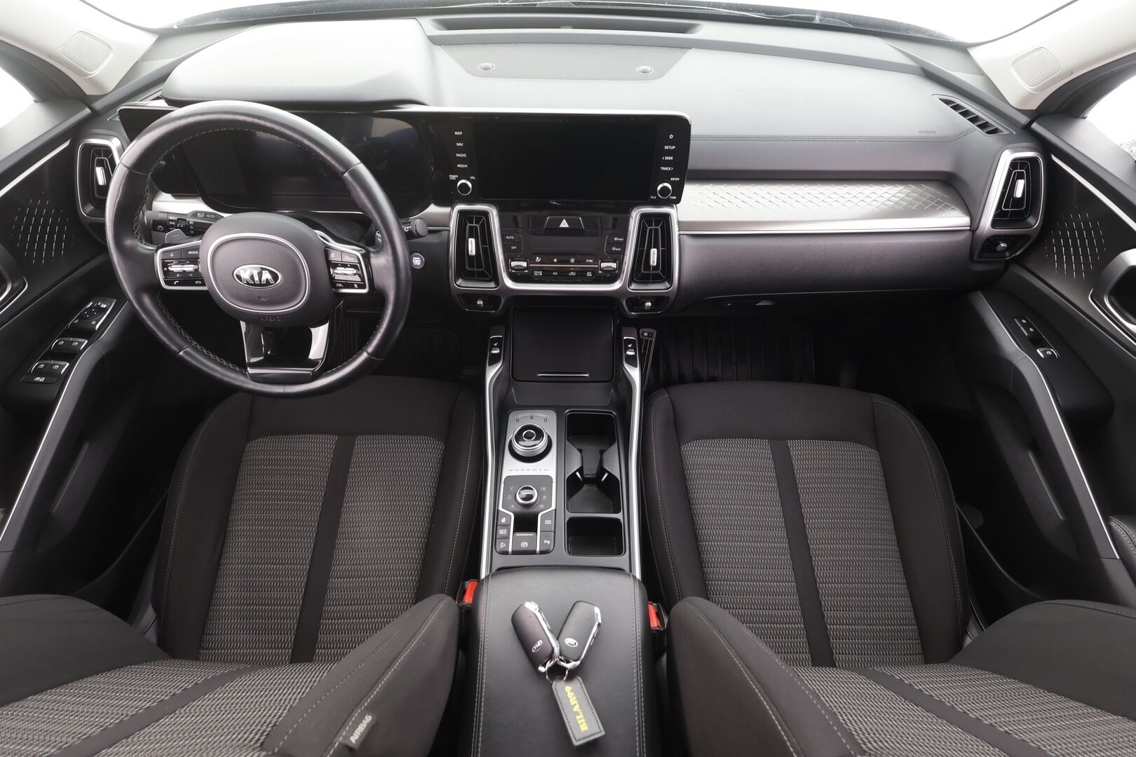 Kia Sorento 2021 1,6 T-GDI Hybrid AWD Business AT 7P - | ACC | HDA | Sähköpenkki | LED | P.kamera | Lämm. ratti | Apple & Android | Keyless | Digimittaristo | 2x renkaat aluin | Suomiauto | 