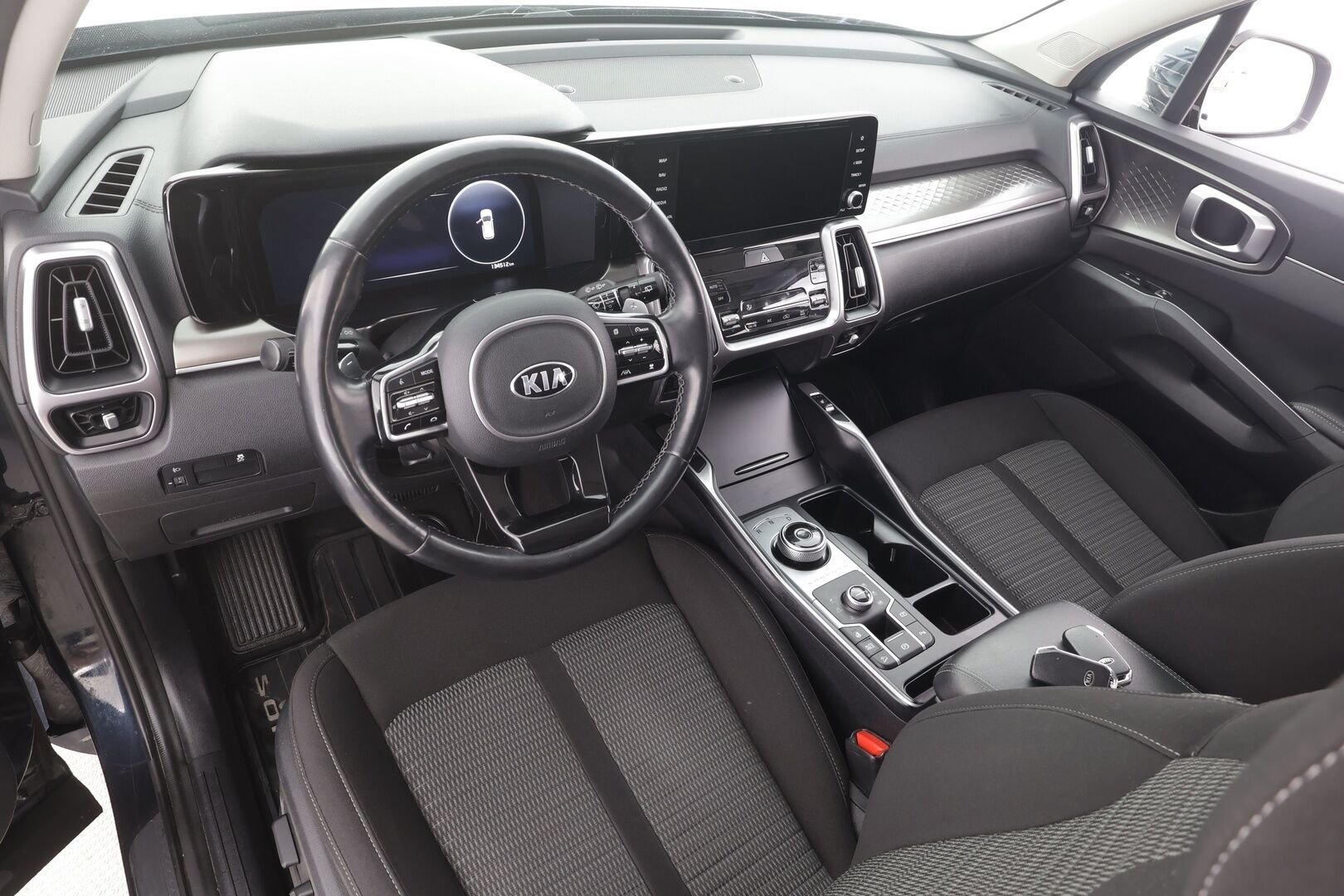 Kia Sorento 2021 1,6 T-GDI Hybrid AWD Business AT 7P - | ACC | HDA | Sähköpenkki | LED | P.kamera | Lämm. ratti | Apple & Android | Keyless | Digimittaristo | 2x renkaat aluin | Suomiauto | 