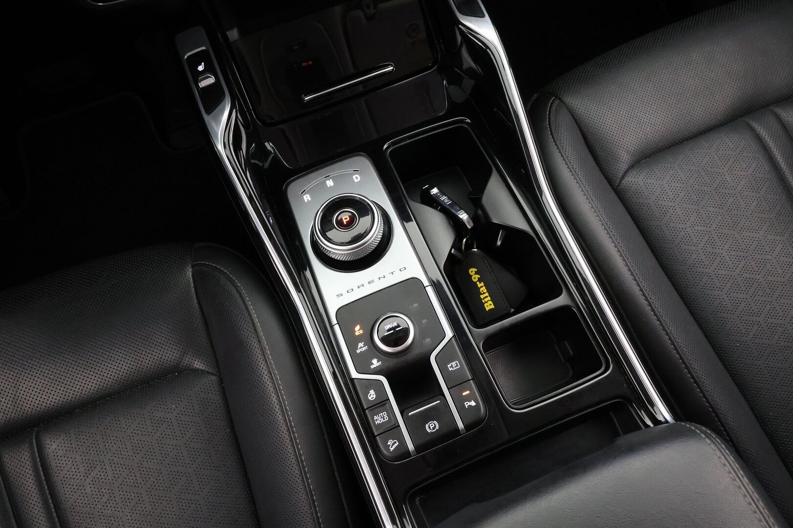 Kia Sorento 2020 1,6 T-GDI Hybrid AWD Business Premium AT 7P **Adapt.vakkari / Sähköpenkit / P.kamera / Nahkasisusta / Apple&Android / TULOSSA - 3,99 % KORKOTARJOUS TÄHÄN AUTOON - 