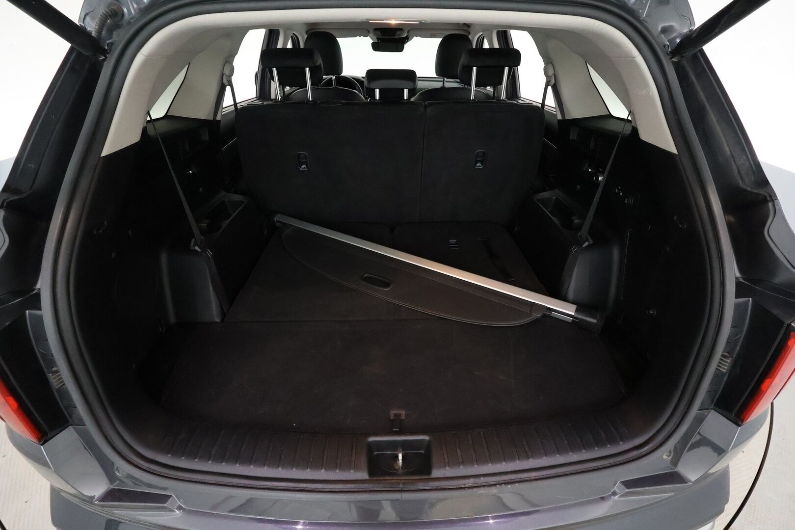 Kia Sorento 2020 1,6 T-GDI Hybrid AWD Business Premium AT 7P **Adapt.vakkari / Sähköpenkit / P.kamera / Nahkasisusta / Apple&Android / TULOSSA - 3,99 % KORKOTARJOUS TÄHÄN AUTOON - 