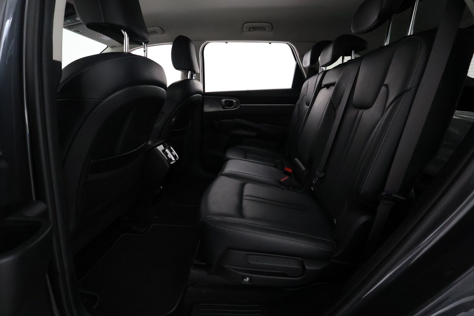 Kia Sorento 2020 1,6 T-GDI Hybrid AWD Business Premium AT 7P **Adapt.vakkari / Sähköpenkit / P.kamera / Nahkasisusta / Apple&Android / TULOSSA - 3,99 % KORKOTARJOUS TÄHÄN AUTOON - 