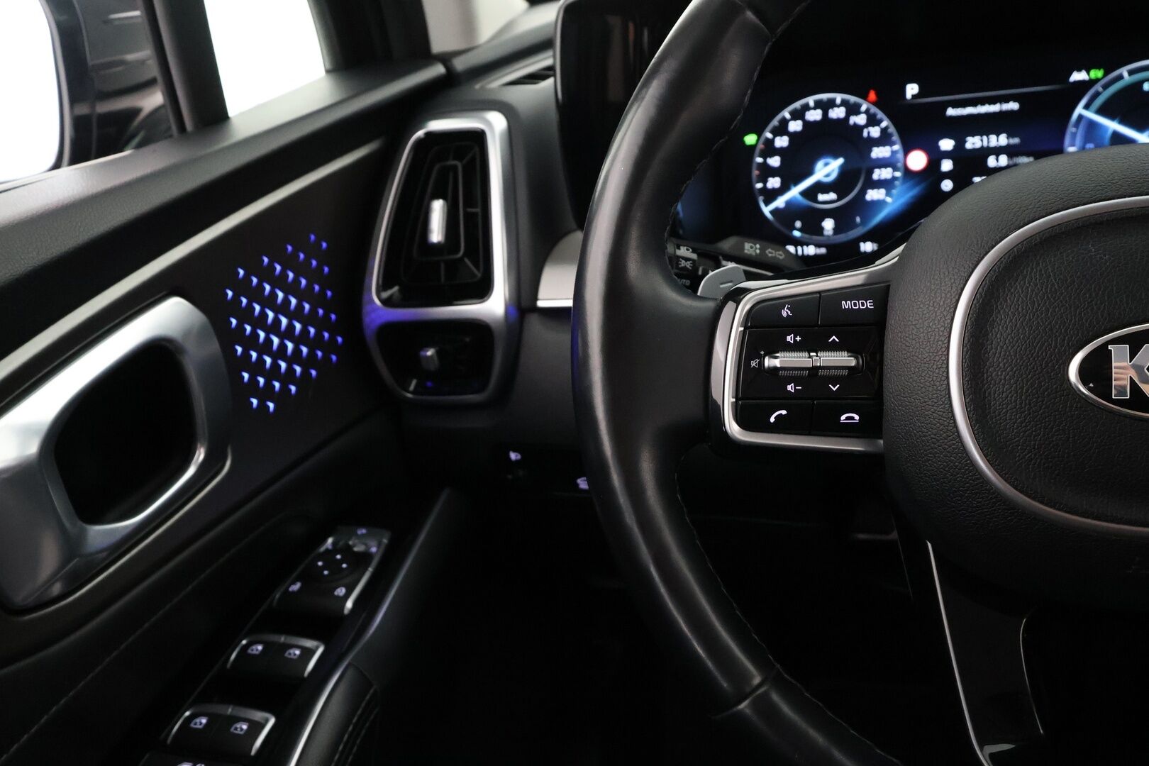 Kia Sorento 2020 1,6 T-GDI Hybrid AWD Business Premium AT 7P **Adapt.vakkari / Sähköpenkit / P.kamera / Nahkasisusta / Apple&Android / TULOSSA - 3,99 % KORKOTARJOUS TÄHÄN AUTOON - 