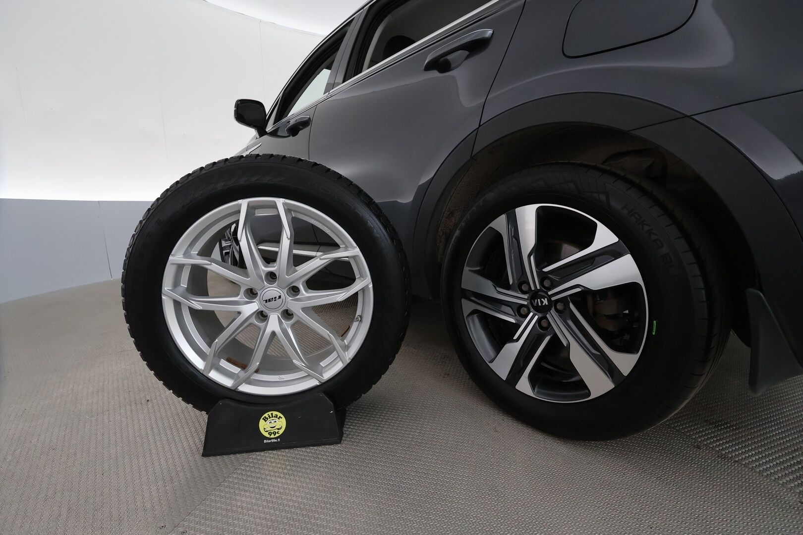Kia Sorento 2020 1,6 T-GDI Hybrid AWD Business Premium AT 7P **Adapt.vakkari / Sähköpenkit / P.kamera / Nahkasisusta / Apple&Android / TULOSSA - 3,99 % KORKOTARJOUS TÄHÄN AUTOON - 