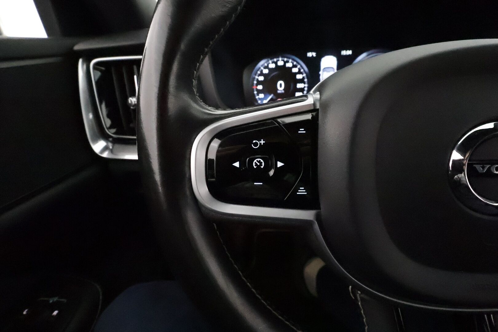 Volvo S60 2021 T8 TwE AWD Business R-Design aut *ACC / Muistipenkki / BLIS / Navi / LED / Webasto / Sporttipenkit / P.kamera* - Suomi-auto / Kahdet renkaat aluvanteilla / Merkkihuollettu