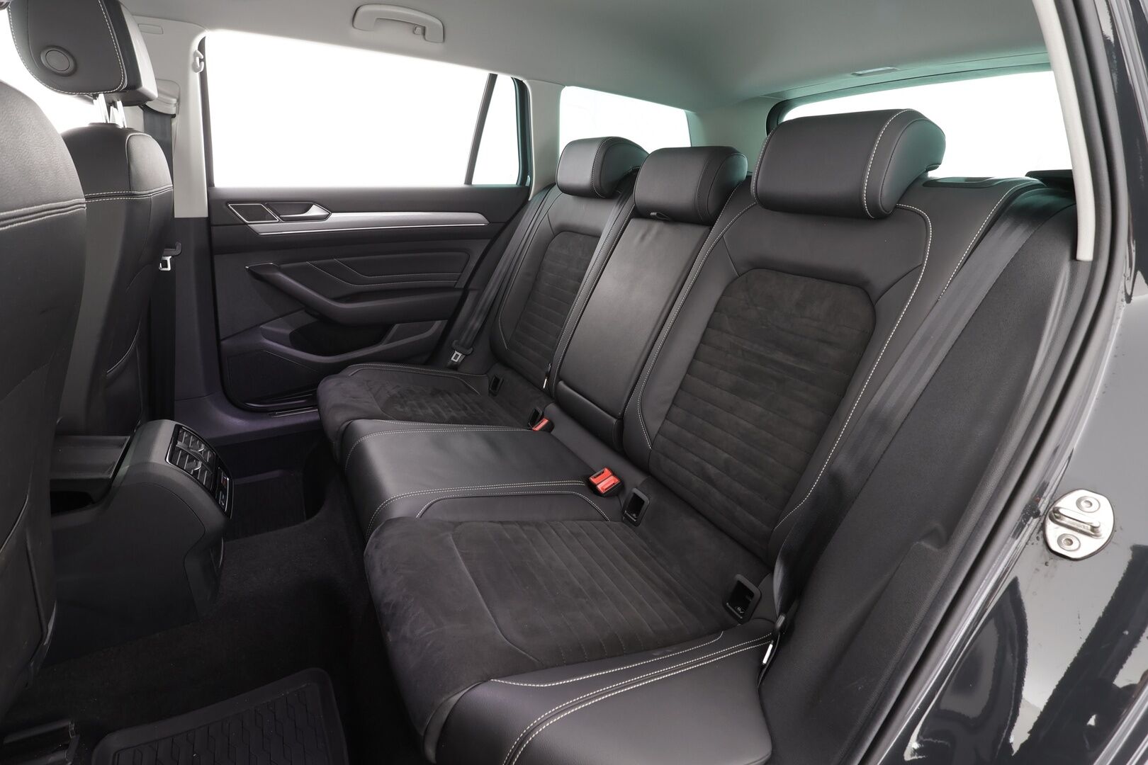 Volkswagen Passat 2021 Variant GTE Premium Plug-In Hybrid 160 kW DSG-automaatti * ACC / Webasto / Koukku / Matrix-LED / P.kamera / Keyless * - Akku kuntotarkastettu / Merkkihuollettu / Kahdet renkaat / Koti & Kauppalataus