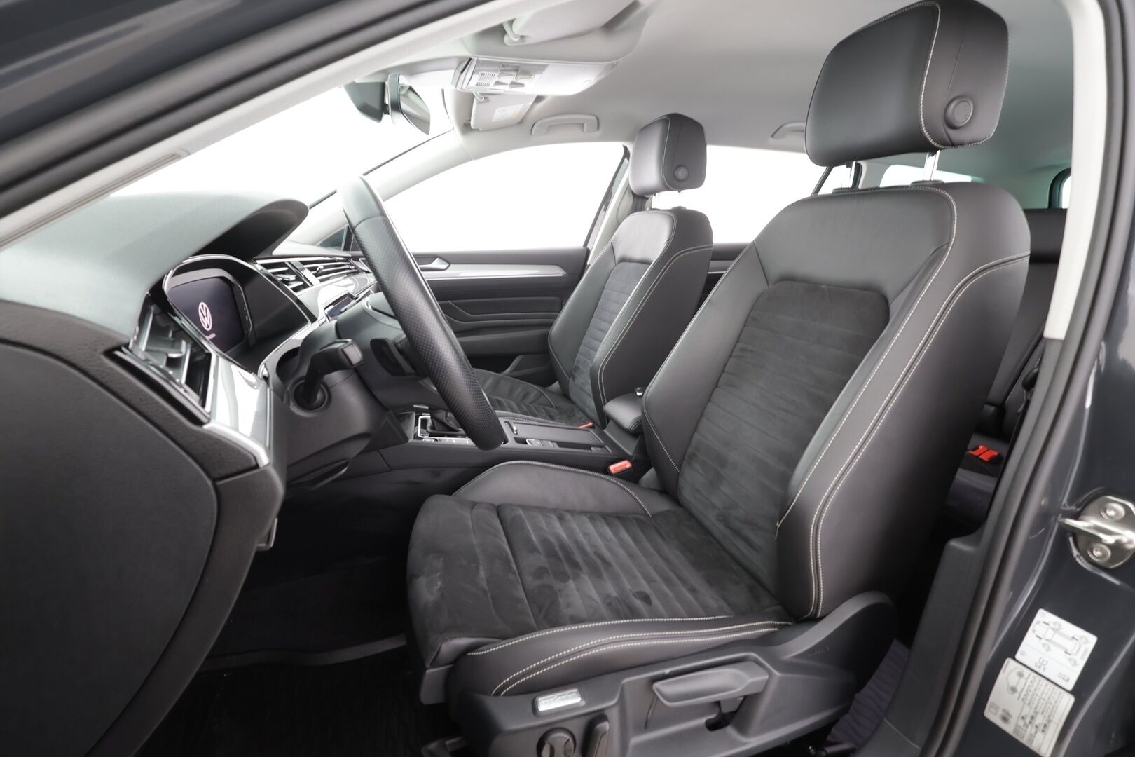 Volkswagen Passat 2021 Variant GTE Premium Plug-In Hybrid 160 kW DSG-automaatti * ACC / Webasto / Koukku / Matrix-LED / P.kamera / Keyless * - Akku kuntotarkastettu / Merkkihuollettu / Kahdet renkaat / Koti & Kauppalataus