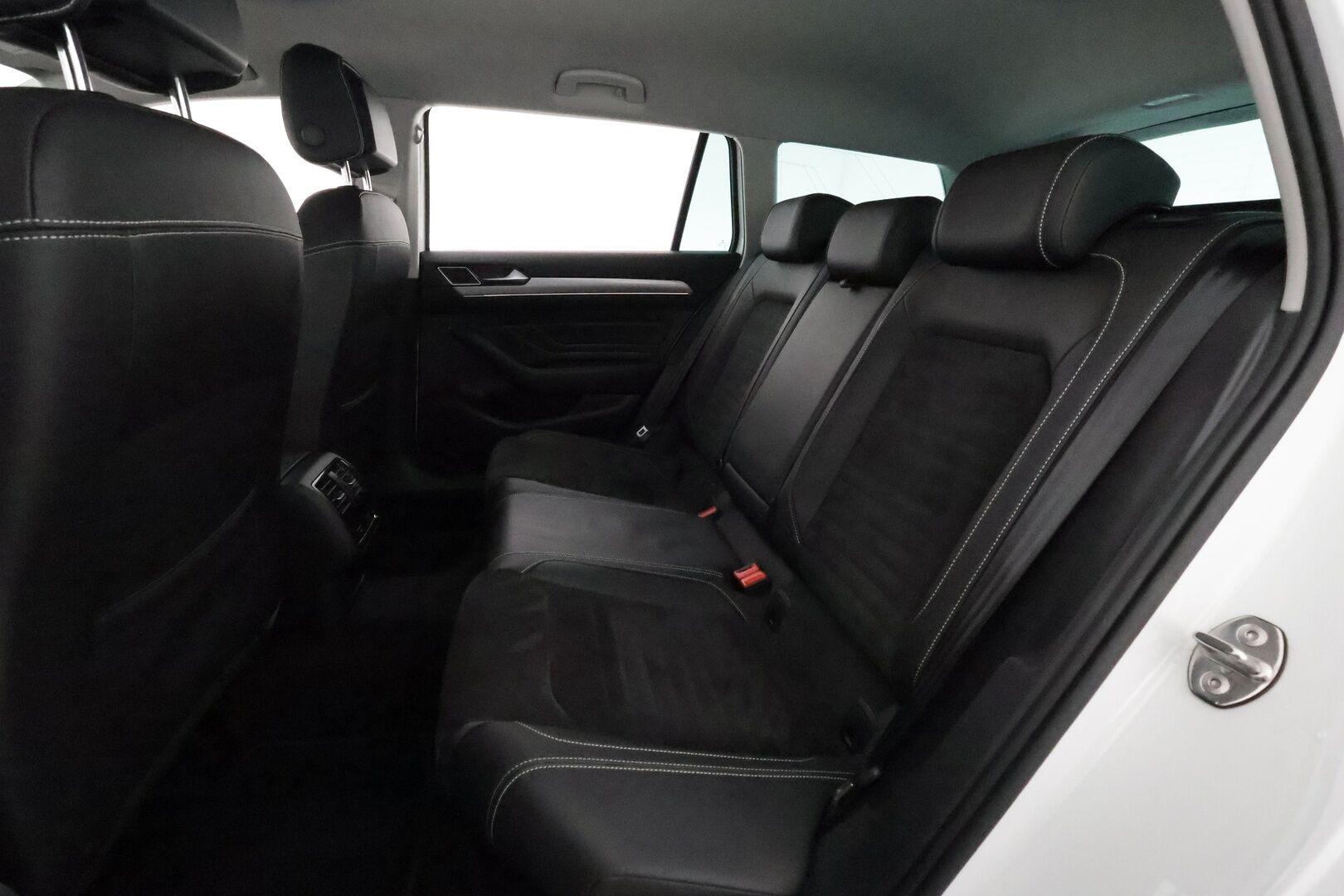 Volkswagen Passat 2021 Variant GTE Premium Plug-In Hybrid 160 kW DSG **Webasto / Koukku / ACC / Adapt.LED / P.kamera / Navi / Kaistavahti** - Suomi-auto / 2x Latauskaapelit / Kahdet Renkaat 