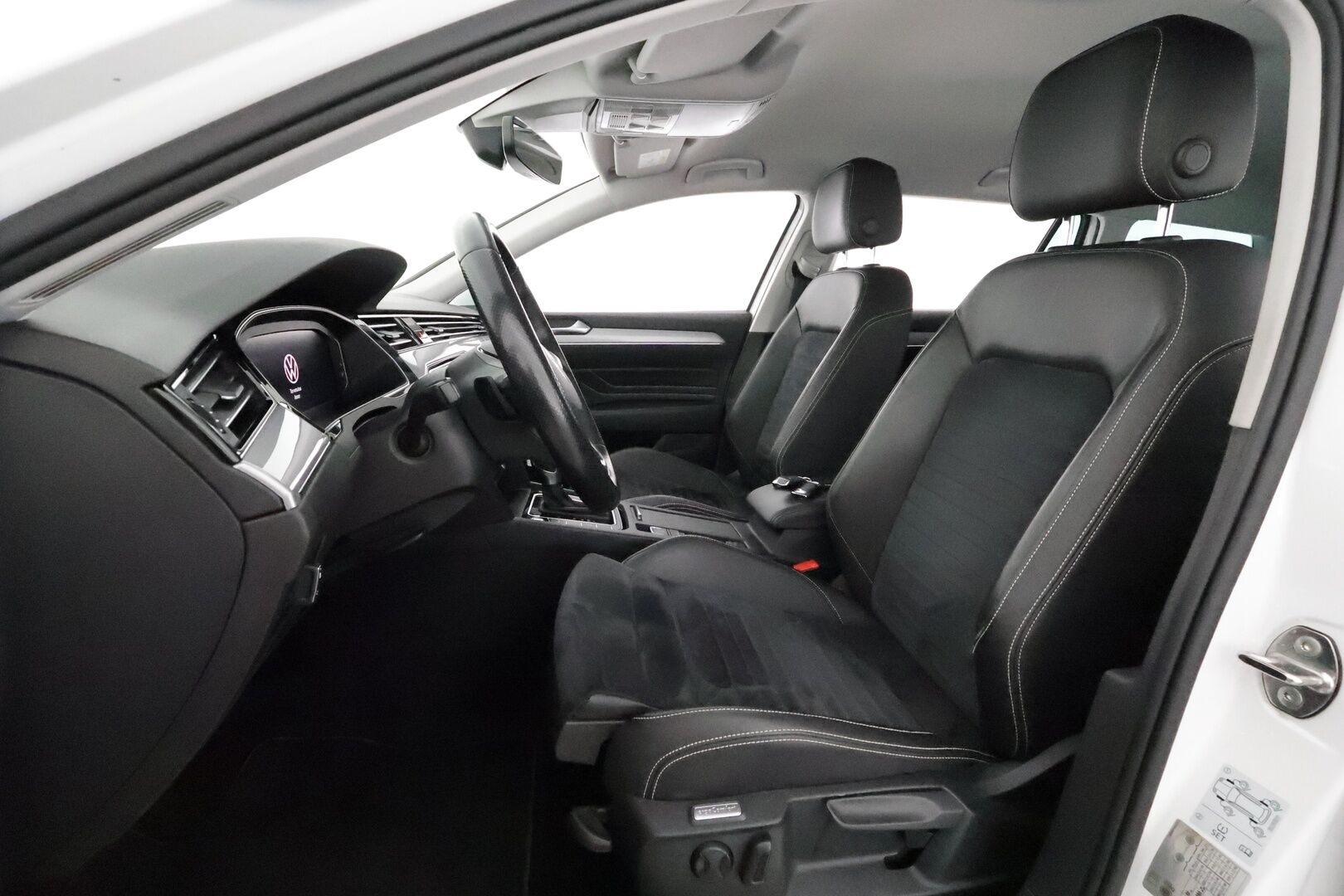 Volkswagen Passat 2021 Variant GTE Premium Plug-In Hybrid 160 kW DSG **Webasto / Koukku / ACC / Adapt.LED / P.kamera / Navi / Kaistavahti** - Suomi-auto / 2x Latauskaapelit / Kahdet Renkaat 