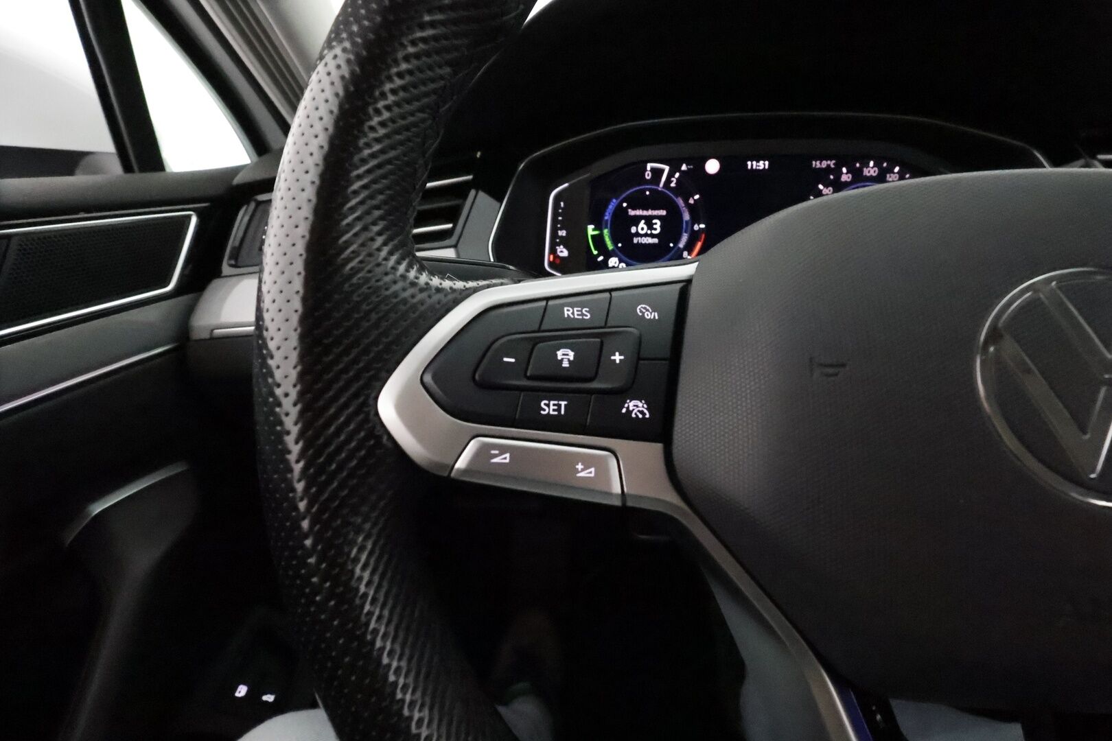 Volkswagen Passat 2021 Variant GTE Premium Plug-In Hybrid 160 kW DSG **Webasto / Koukku / ACC / Adapt.LED / P.kamera / Navi / Kaistavahti** - Suomi-auto / 2x Latauskaapelit / Kahdet Renkaat 