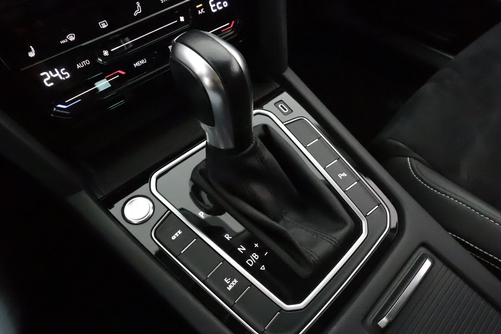 Volkswagen Passat 2021 Variant GTE Premium Plug-In Hybrid 160 kW DSG **Webasto / Koukku / ACC / Adapt.LED / P.kamera / Navi / Kaistavahti** - Suomi-auto / 2x Latauskaapelit / Kahdet Renkaat 