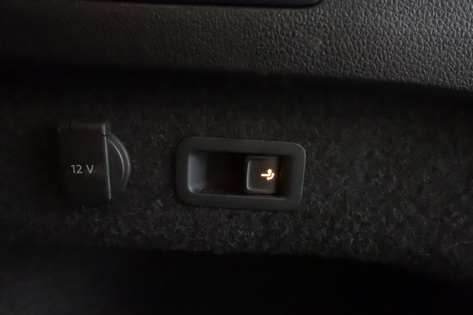Volkswagen Passat 2021 Variant GTE Premium Plug-In Hybrid 160 kW DSG **Webasto / Koukku / ACC / Adapt.LED / P.kamera / Navi / Kaistavahti** - Suomi-auto / 2x Latauskaapelit / Kahdet Renkaat 