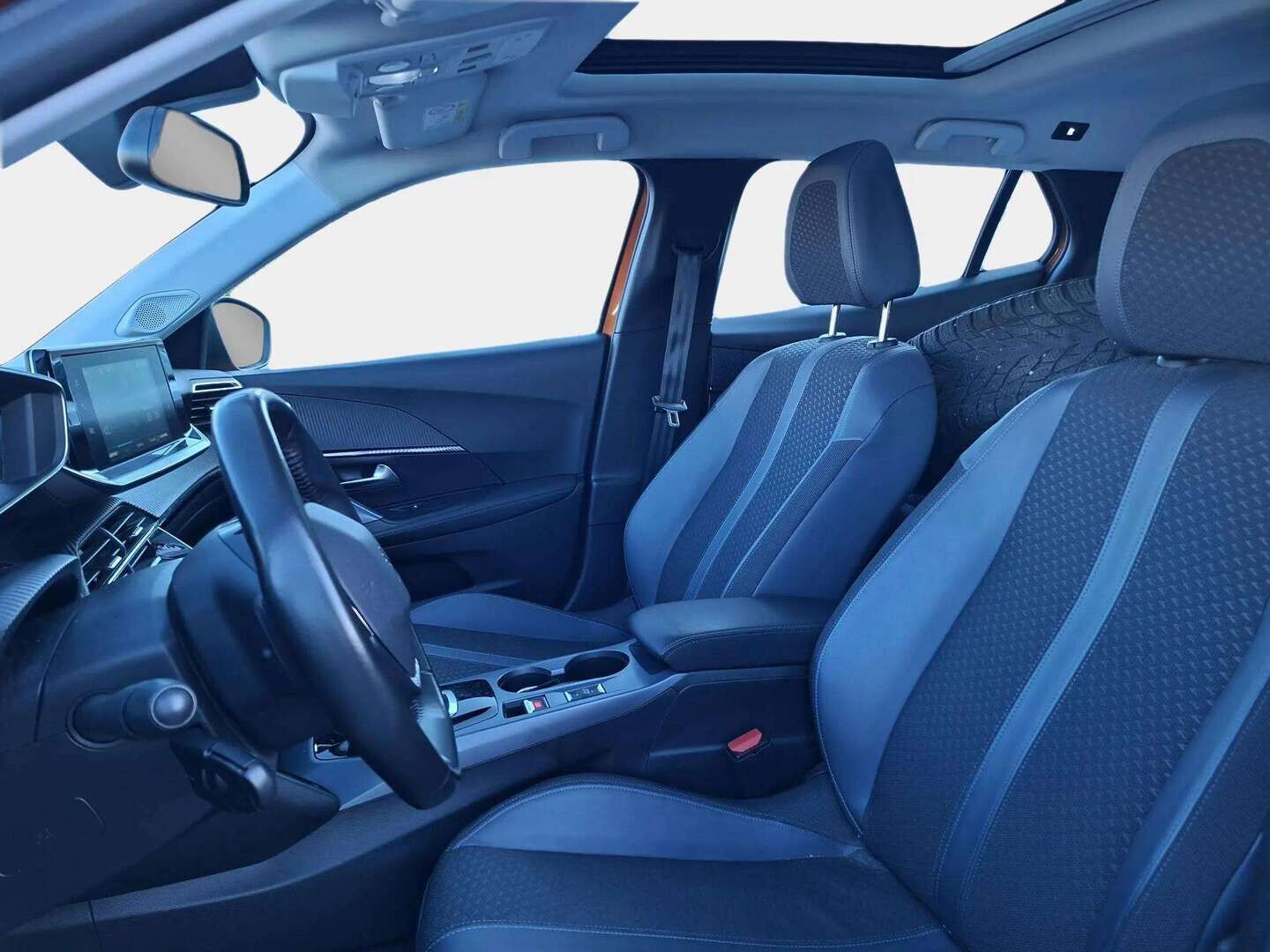 Peugeot e-2008 2021 Allure 50 kWh 136 - | Avattava panoraamalasikatto | Vakkari | Kaistavahti | Bluetooth & MirrorLink | LED-valot | Digimittaristo | Peruutuskamera | Suomi-auto | 2x renkaat alumiinivanteilla | Juuri huollettu! | 
