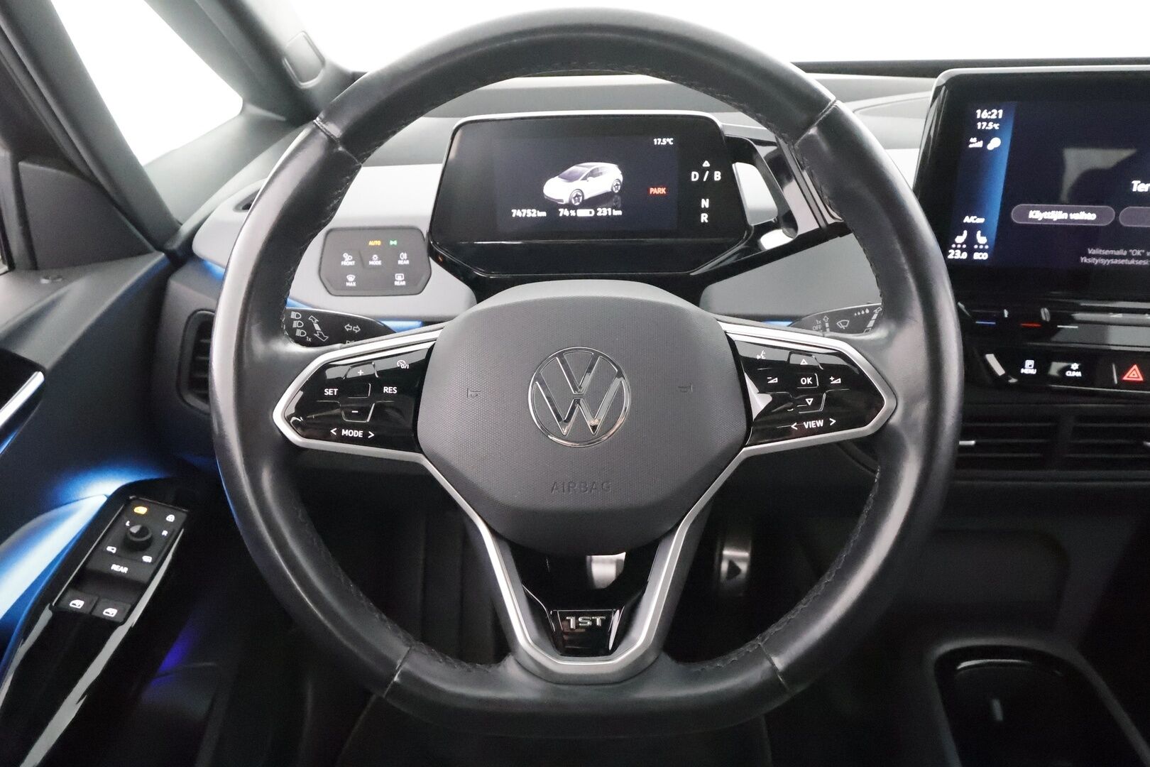 Volkswagen ID.3 2020 1ST Max 150 kW, akku 58 kWh - | ACC | ILP | HUD | Sähköpenkit hieronnalla | Lasikatto | IQ.Light | Travel Assist | Side Assist | P.kamera | Keyless | Merkkihuollot | 2x renkaat aluin |