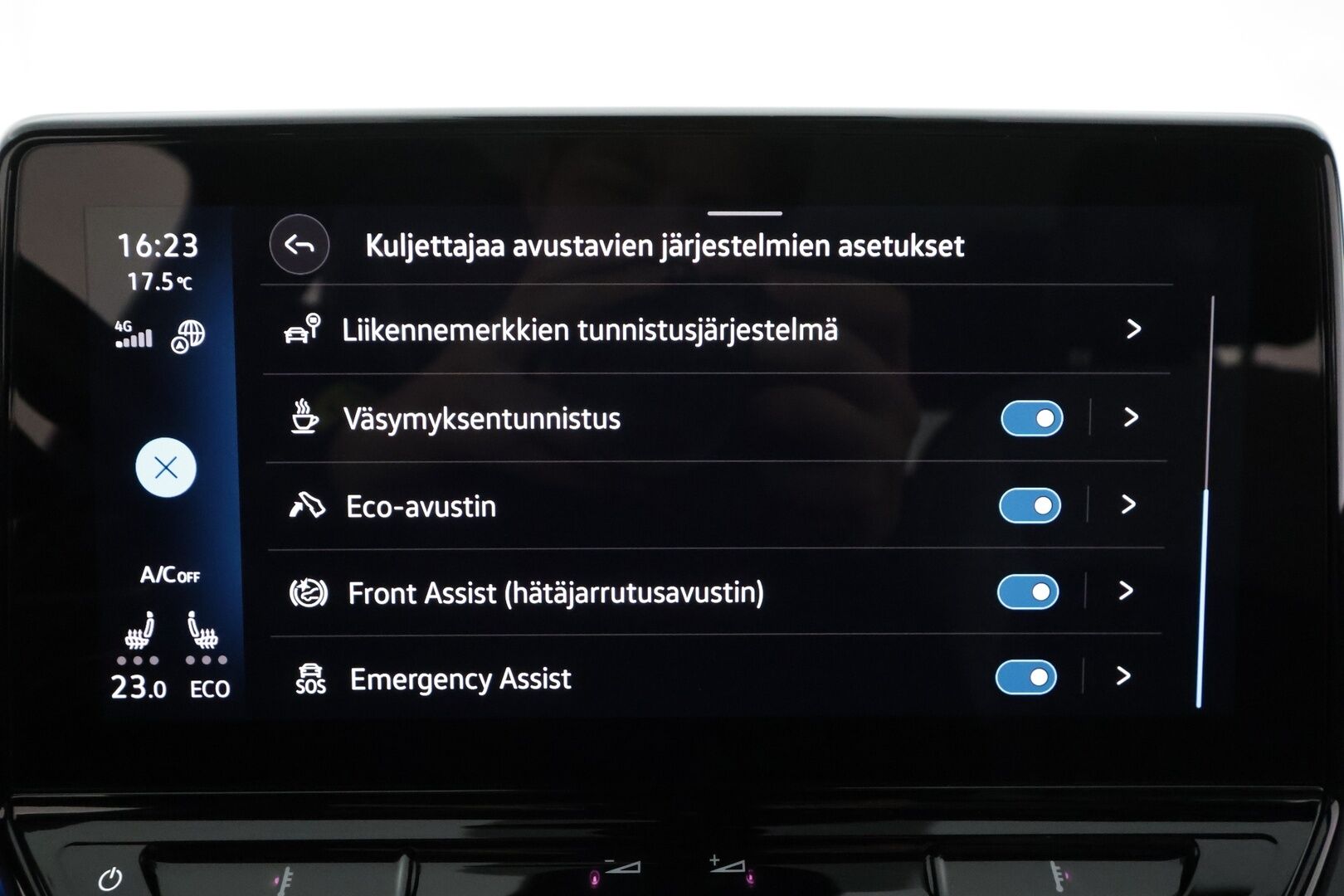 Volkswagen ID.3 2020 1ST Max 150 kW, akku 58 kWh - | ACC | ILP | HUD | Sähköpenkit hieronnalla | Lasikatto | IQ.Light | Travel Assist | Side Assist | P.kamera | Keyless | Merkkihuollot | 2x renkaat aluin |