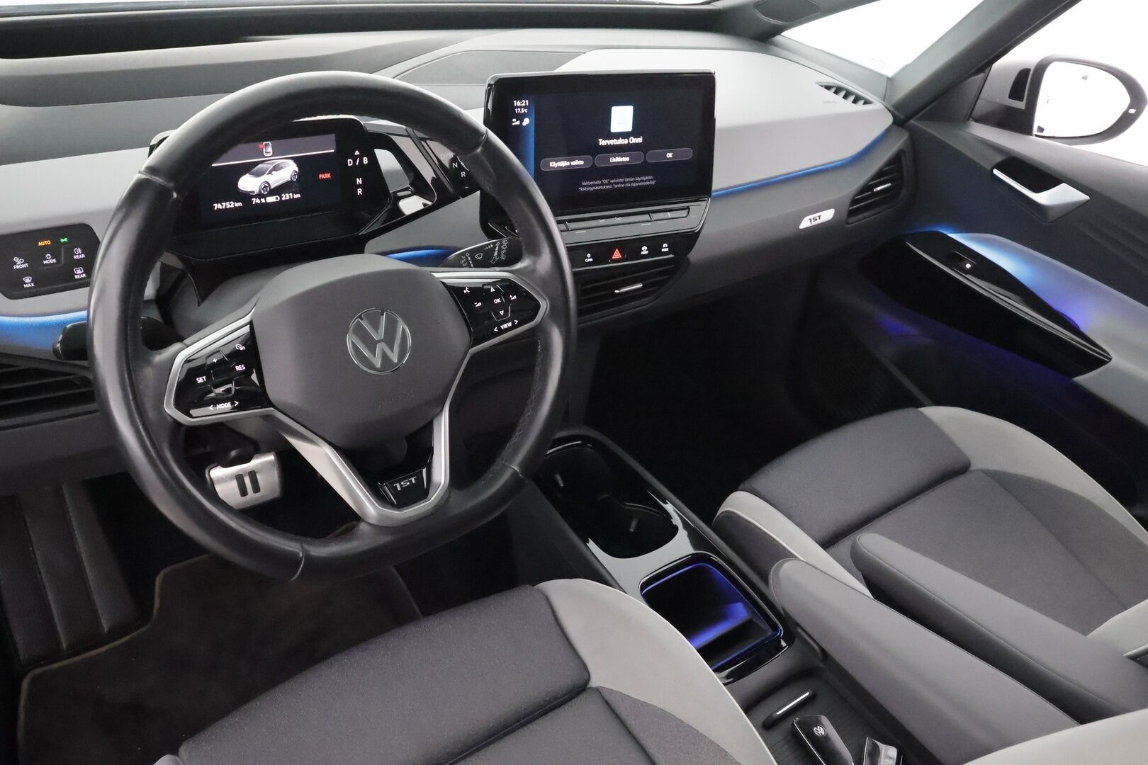 Volkswagen ID.3 2020 1ST Max 150 kW, akku 58 kWh - | ACC | ILP | HUD | Sähköpenkit hieronnalla | Lasikatto | IQ.Light | Travel Assist | Side Assist | P.kamera | Keyless | Merkkihuollot | 2x renkaat aluin |