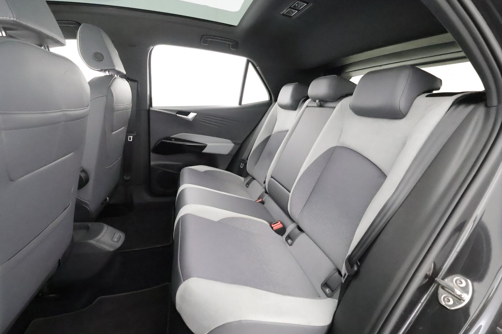 Volkswagen ID.3 2020 1ST Max 150 kW, akku 58 kWh - | ACC | ILP | HUD | Sähköpenkit hieronnalla | Lasikatto | IQ.Light | Travel Assist | Side Assist | P.kamera | Keyless | Merkkihuollot | 2x renkaat aluin |
