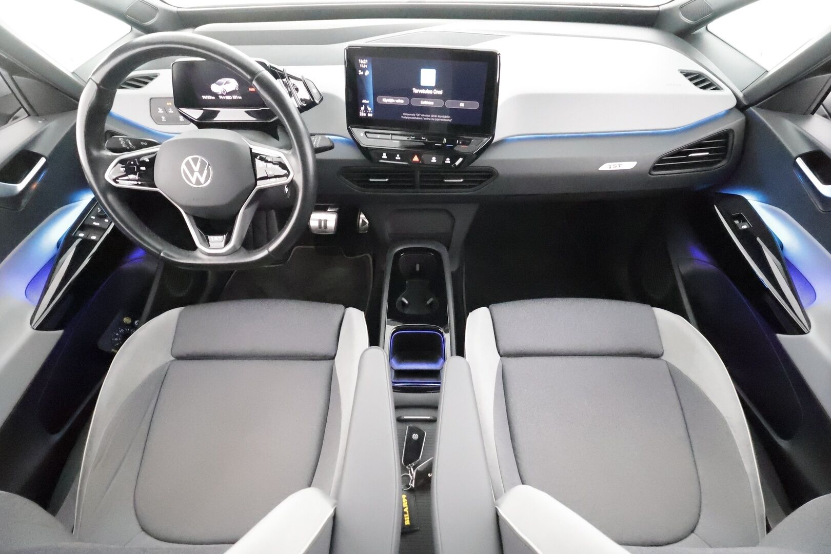 Volkswagen ID.3 2020 1ST Max 150 kW, akku 58 kWh - | ACC | ILP | HUD | Sähköpenkit hieronnalla | Lasikatto | IQ.Light | Travel Assist | Side Assist | P.kamera | Keyless | Merkkihuollot | 2x renkaat aluin |
