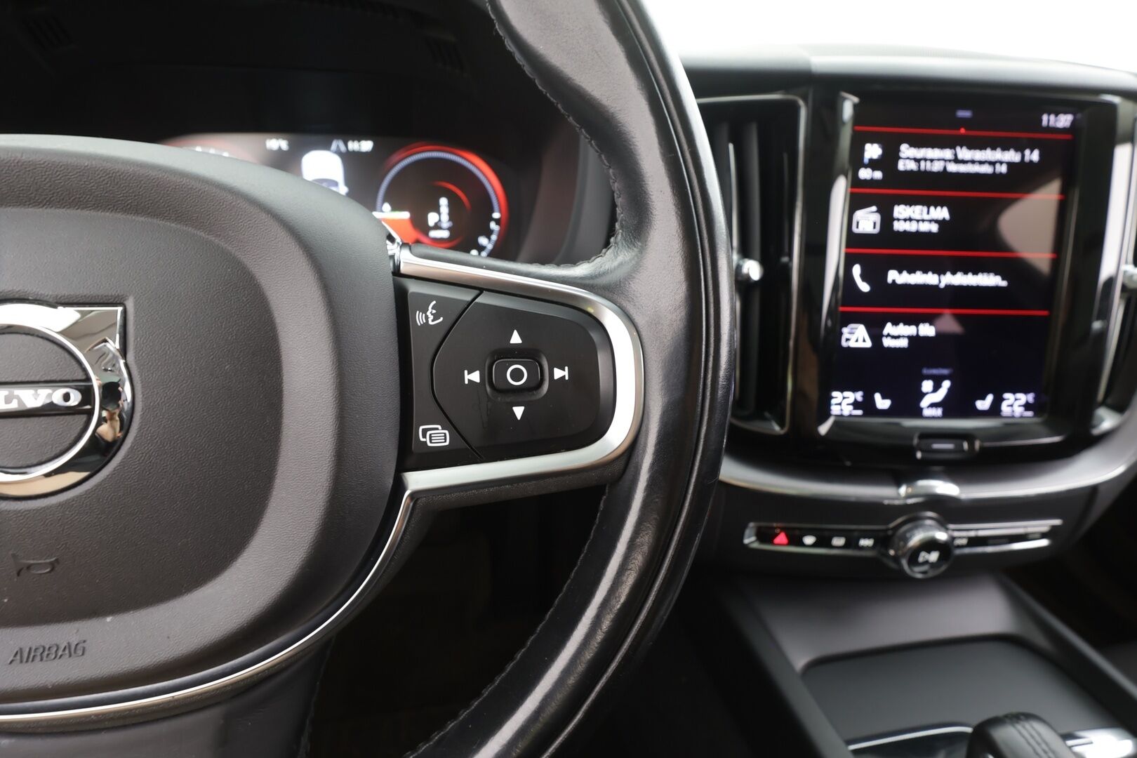 Volvo XC60 2021 T6 TwE AWD Business Inscription Expression aut - | ACC | Panorama | Koukku | Webasto | Puolinahat | P.Kamera | LED | Navi | BLIS | Sähköluukku | Keyless | 1.Om Suomi-auto | Kahdet renkaat aluvanteilla | Merkkihuollettu |
