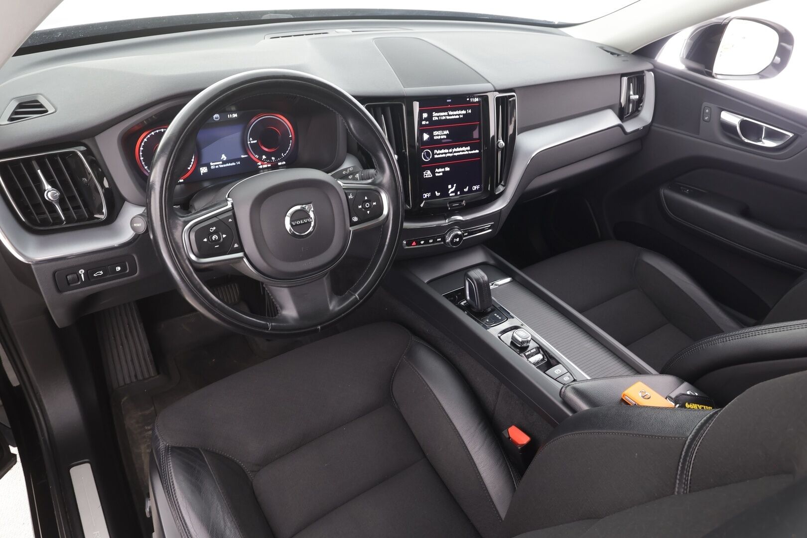 Volvo XC60 2021 T6 TwE AWD Business Inscription Expression aut - | ACC | Panorama | Koukku | Webasto | Puolinahat | P.Kamera | LED | Navi | BLIS | Sähköluukku | Keyless | 1.Om Suomi-auto | Kahdet renkaat aluvanteilla | Merkkihuollettu |