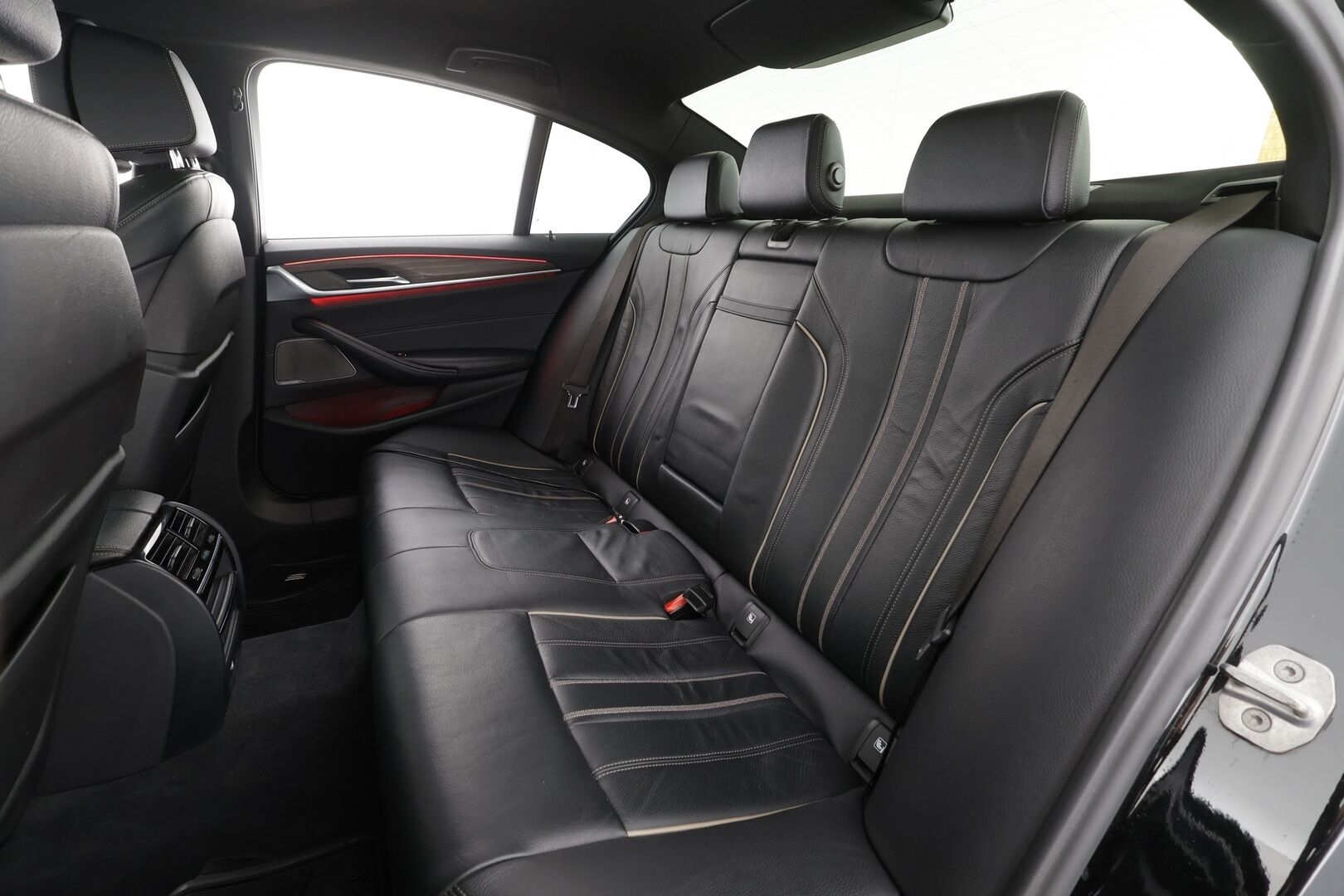 BMW 530 2017 G30 Sedan 530e A Charged Edition M Sport * ACC / Adapt.LED / H&K / 360° / Comfort penkit / Navi / Keyless * - Kahdet renkaat / * HUIPPU KAMOILLA * - Osta nyt, maksa vasta ensi vuonna