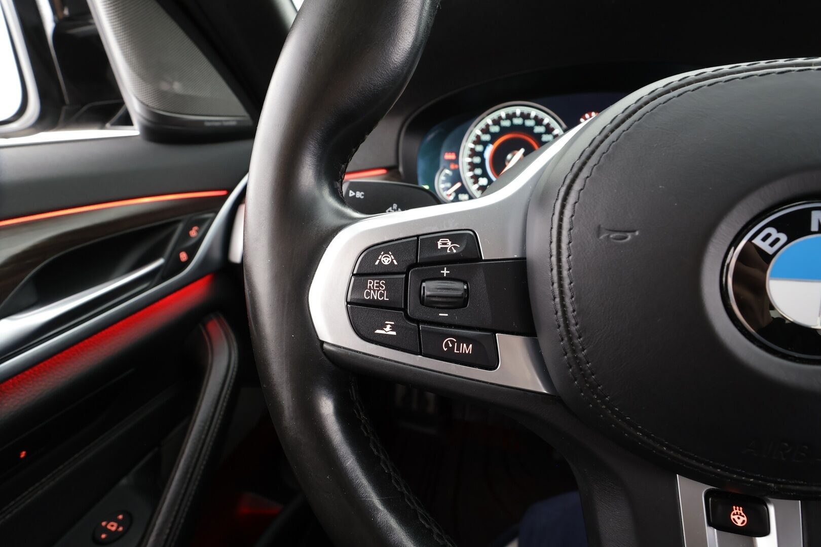 BMW 530 2017 G30 Sedan 530e A Charged Edition M Sport * ACC / Adapt.LED / H&K / 360° / Comfort penkit / Navi / Keyless * - Kahdet renkaat / * HUIPPU KAMOILLA * - Osta nyt, maksa vasta ensi vuonna