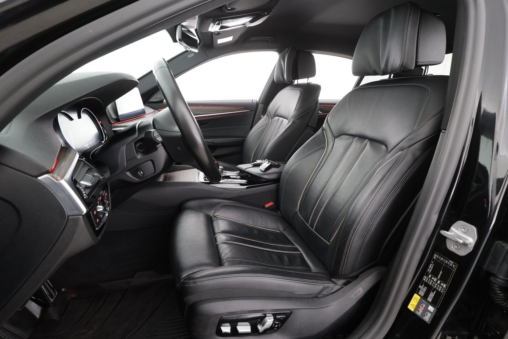 BMW 530 2017 G30 Sedan 530e A Charged Edition M Sport * ACC / Adapt.LED / H&K / 360° / Comfort penkit / Navi / Keyless * - Kahdet renkaat / * HUIPPU KAMOILLA * - Osta nyt, maksa vasta ensi vuonna