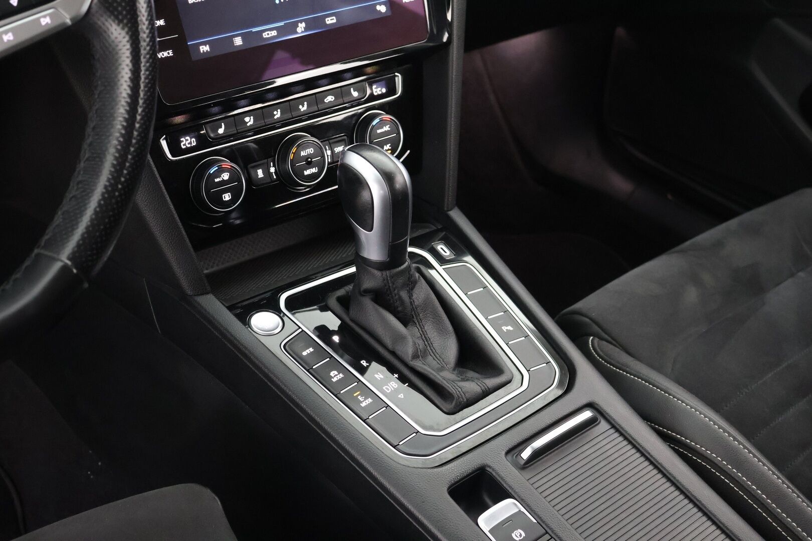 Volkswagen Passat 2020 Variant GTE Plug-In Hybrid 160 kW (218 hv) DSG-automaatti - ACC | Webasto | Koukku | P-kamera | Nahka-alcantara | LED | 