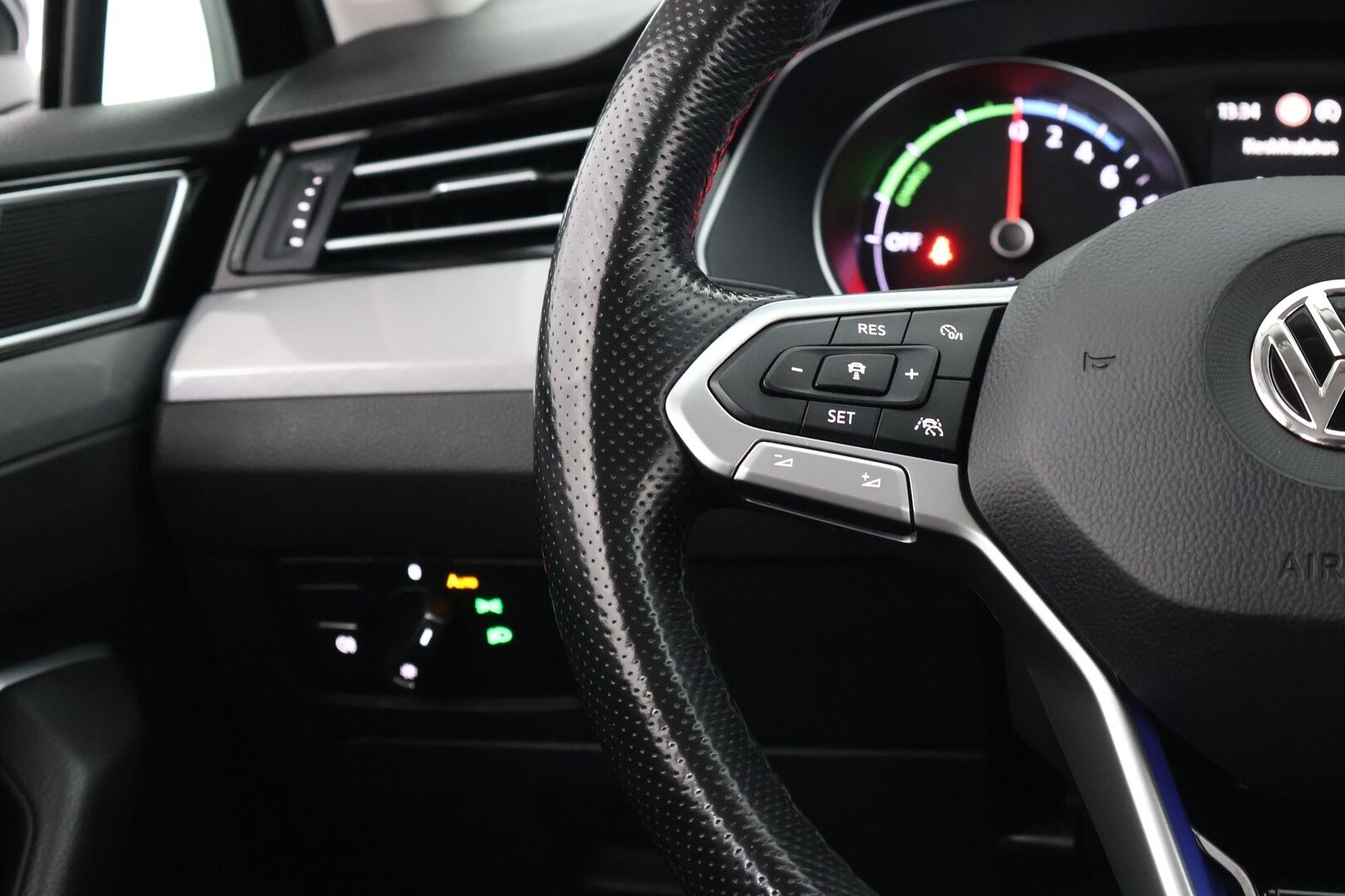 Volkswagen Passat 2020 Variant GTE Plug-In Hybrid 160 kW (218 hv) DSG-automaatti - ACC | Webasto | Koukku | P-kamera | Nahka-alcantara | LED | 