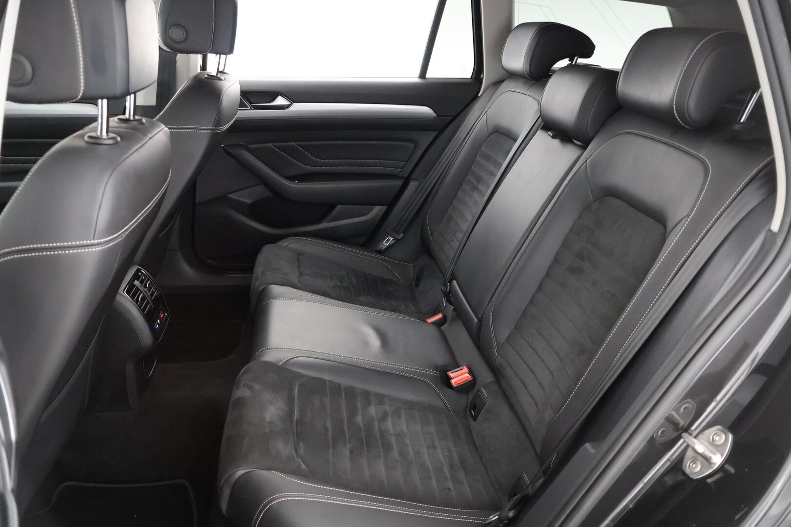Volkswagen Passat 2020 Variant GTE Plug-In Hybrid 160 kW (218 hv) DSG-automaatti - ACC | Webasto | Koukku | P-kamera | Nahka-alcantara | LED | 