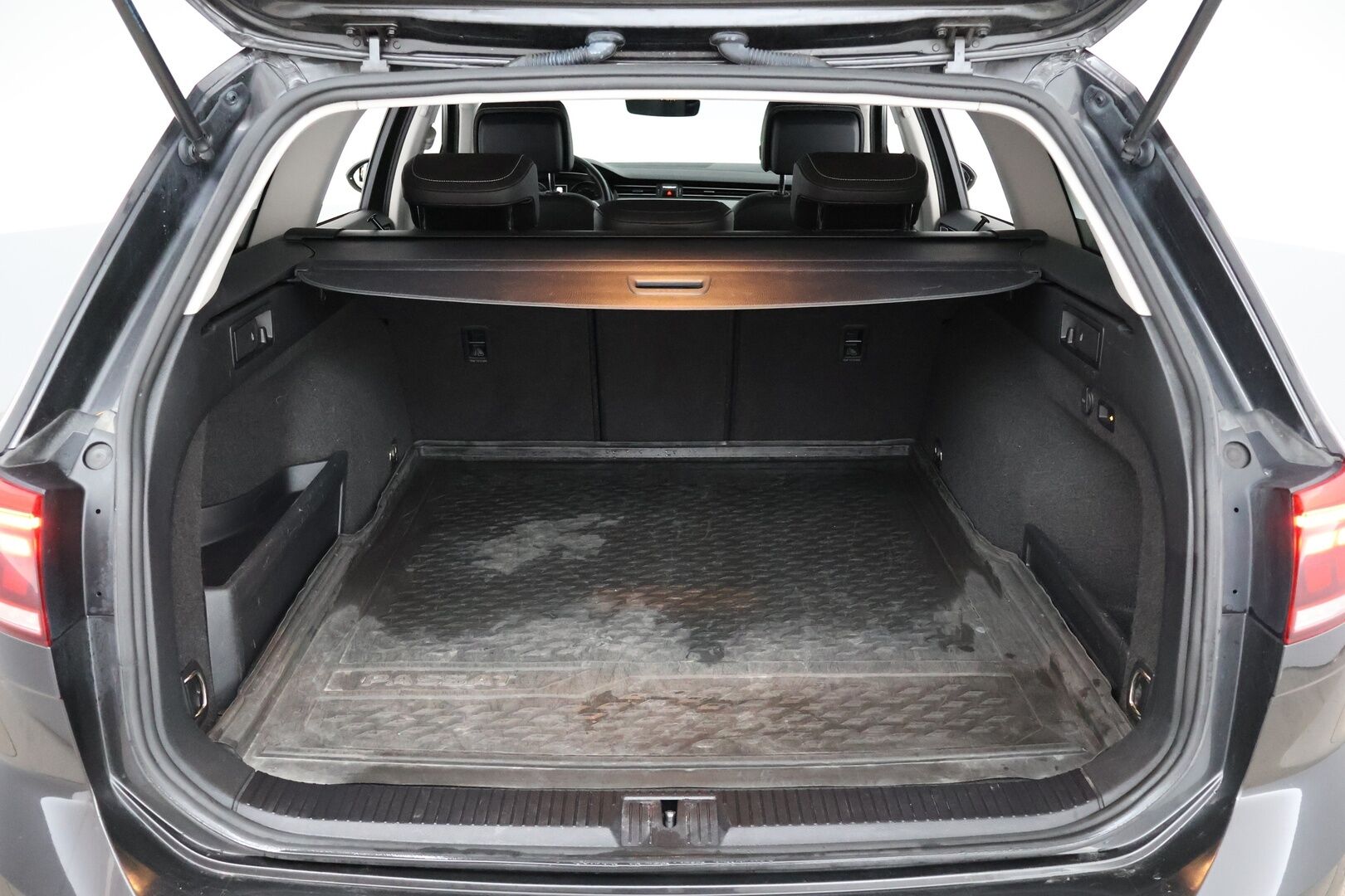 Volkswagen Passat 2020 Variant GTE Plug-In Hybrid 160 kW (218 hv) DSG-automaatti - ACC | Webasto | Koukku | P-kamera | Nahka-alcantara | LED | 