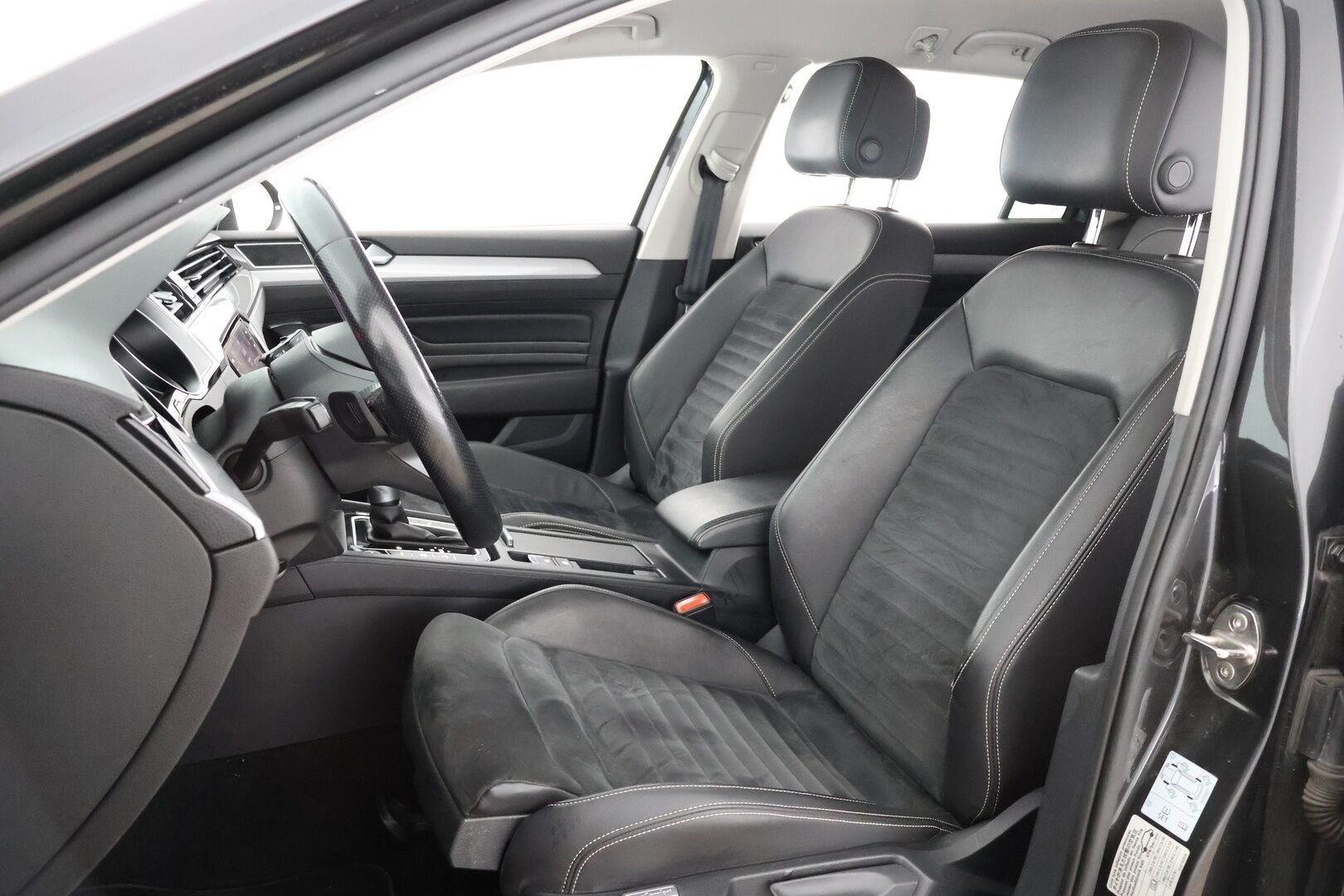 Volkswagen Passat 2020 Variant GTE Plug-In Hybrid 160 kW (218 hv) DSG-automaatti - ACC | Webasto | Koukku | P-kamera | Nahka-alcantara | LED | 