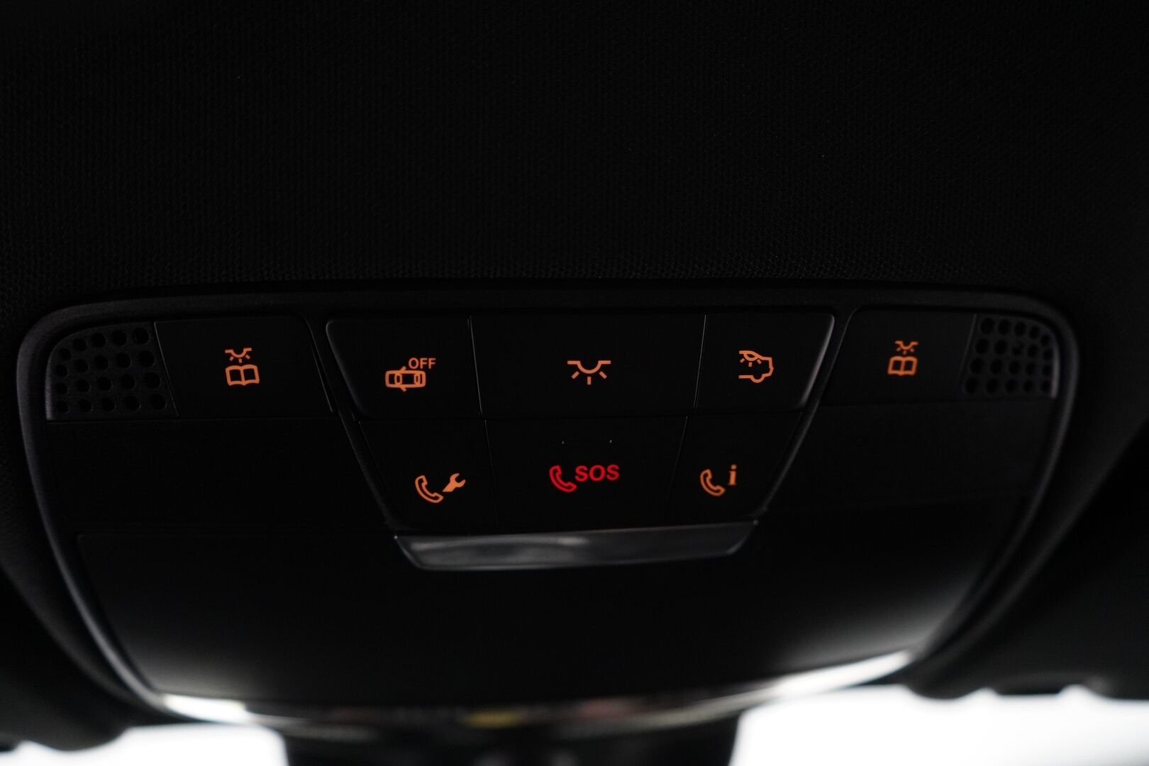 Mercedes-Benz C 2018 350 e T A Edition AMG  *Vakkari / AMG ulko ja sisäpaketti / Nahkasisusta / Musta katto / Ambient / Flatbottom / - Kahdet vanteet / Kahdet latauskaapelit / Huippusiisti