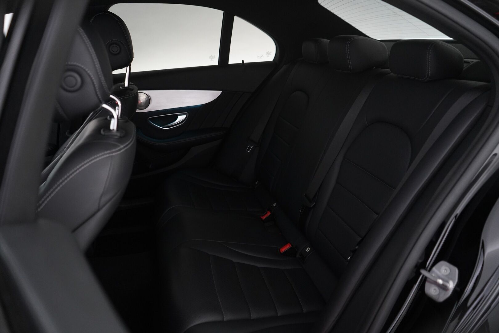 Mercedes-Benz C 2018 350 e T A Edition AMG  *Vakkari / AMG ulko ja sisäpaketti / Nahkasisusta / Musta katto / Ambient / Flatbottom / - Kahdet vanteet / Kahdet latauskaapelit / Särmä huoltohistoria ja viimeisin huolto 103tkm!