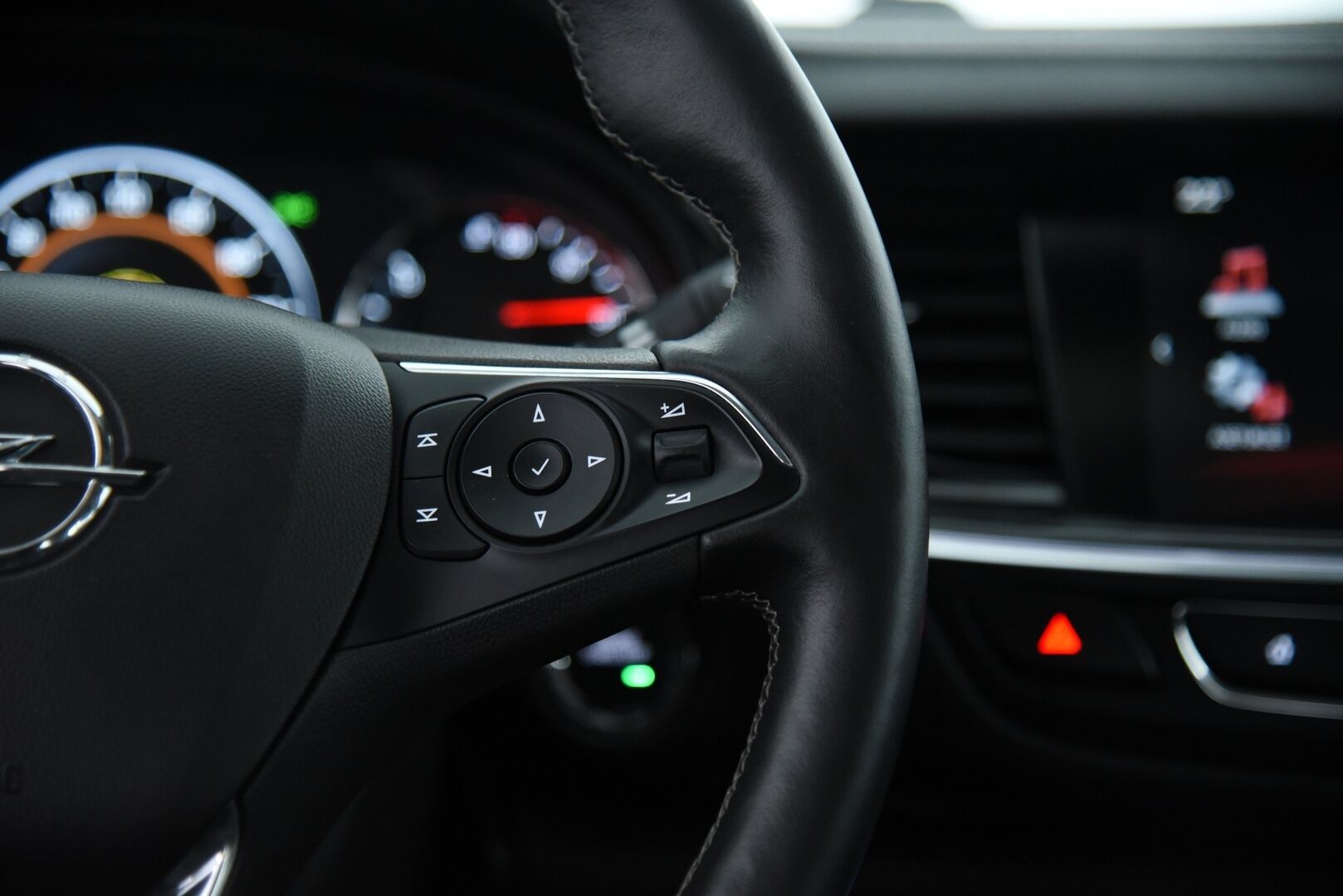 Opel Insignia 2017 Grand Sport Innovation 2,0 CDTI Start/Stop 125kW MT6 / Adapt. Vakkari / LED / P.Kamera / HUD - BLIS / Nahkasisusta