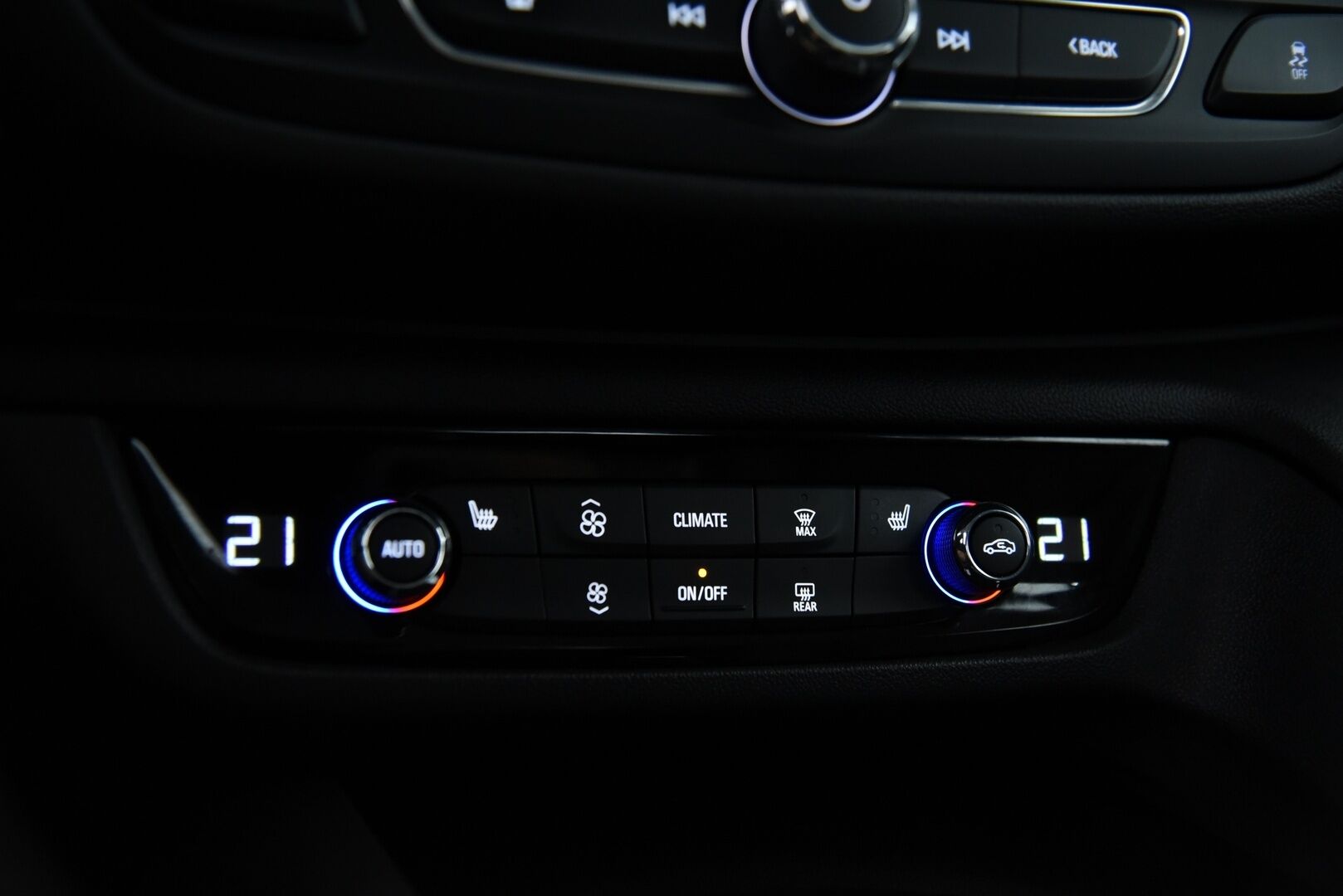 Opel Insignia 2017 Grand Sport Innovation 2,0 CDTI Start/Stop 125kW MT6 / Adapt. Vakkari / LED / P.Kamera / HUD - BLIS / Nahkasisusta