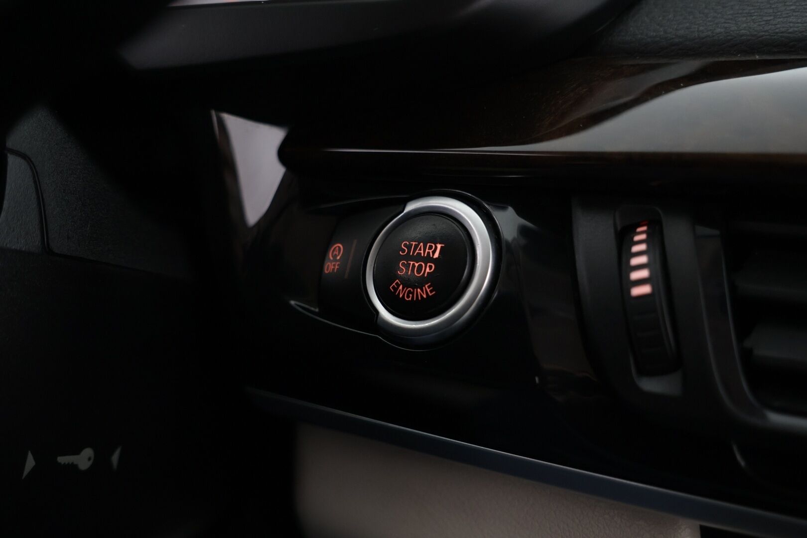 BMW X5 2015 F15 xDrive25d TwinPower Turbo A * Muistipenkit / H&K / Xenon / Sähköluukku / Prof.Navi / Vakkari * - HULLUT AVAJAISHULINAT KORKOTARJOUS 3,29 %