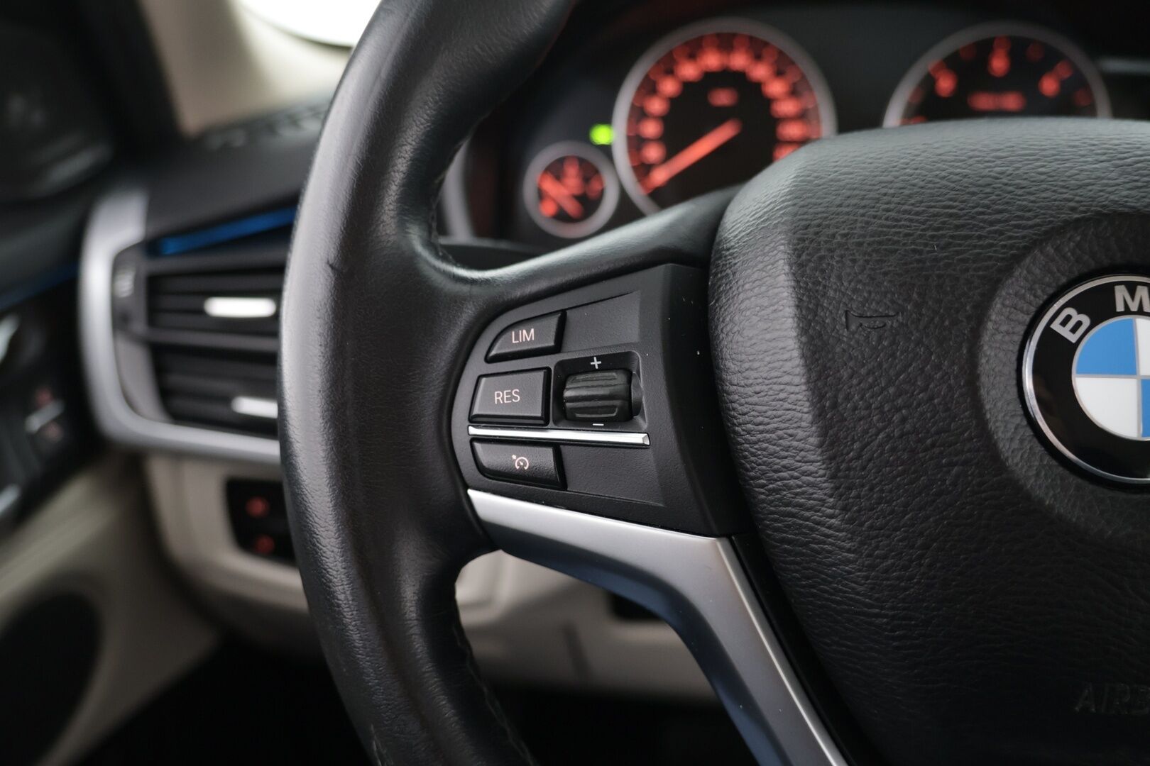 BMW X5 2015 F15 xDrive25d TwinPower Turbo A * Muistipenkit / H&K / Xenon / Sähköluukku / Prof.Navi / Vakkari * - HULLUT AVAJAISHULINAT KORKOTARJOUS 3,29 %