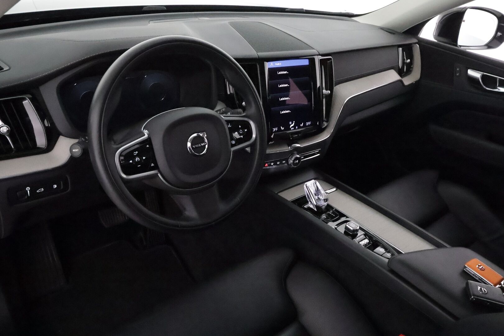 Volvo XC60 2021 T6 TwE AWD Inscription aut **Adapt.vakkari / Panorama / Muistipenkki / BLIS / Webasto / Nahat / Full LED** - 3,99 % KORKOTARJOUS TÄHÄN AUTOON 31.8. ASTI! - 1.Om Suomi-auto / Merkkihuollettu / Kahdet renkaat aluvanteilla / Navi / KeylessGo