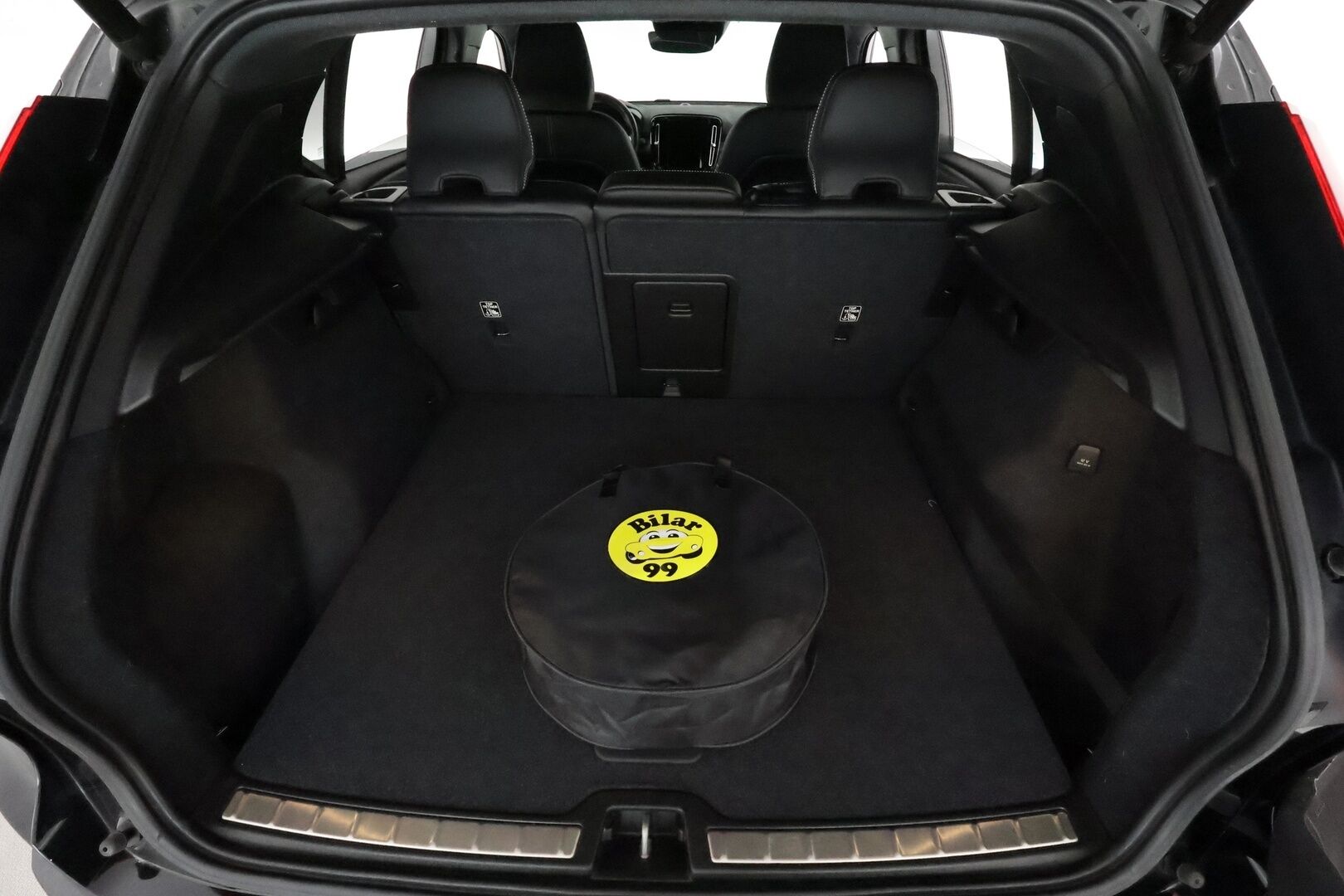 Volvo XC40 2021 T5 TwE R-Design aut *ACC / P.kamera / Full LED / Webasto / Sporttipenkit / BLIS / Digimittaristo / Navi* - Suomi-auto / Kahdet renkaat Volvon aluvanteilla - Osta nyt, maksa vasta ensi vuonna