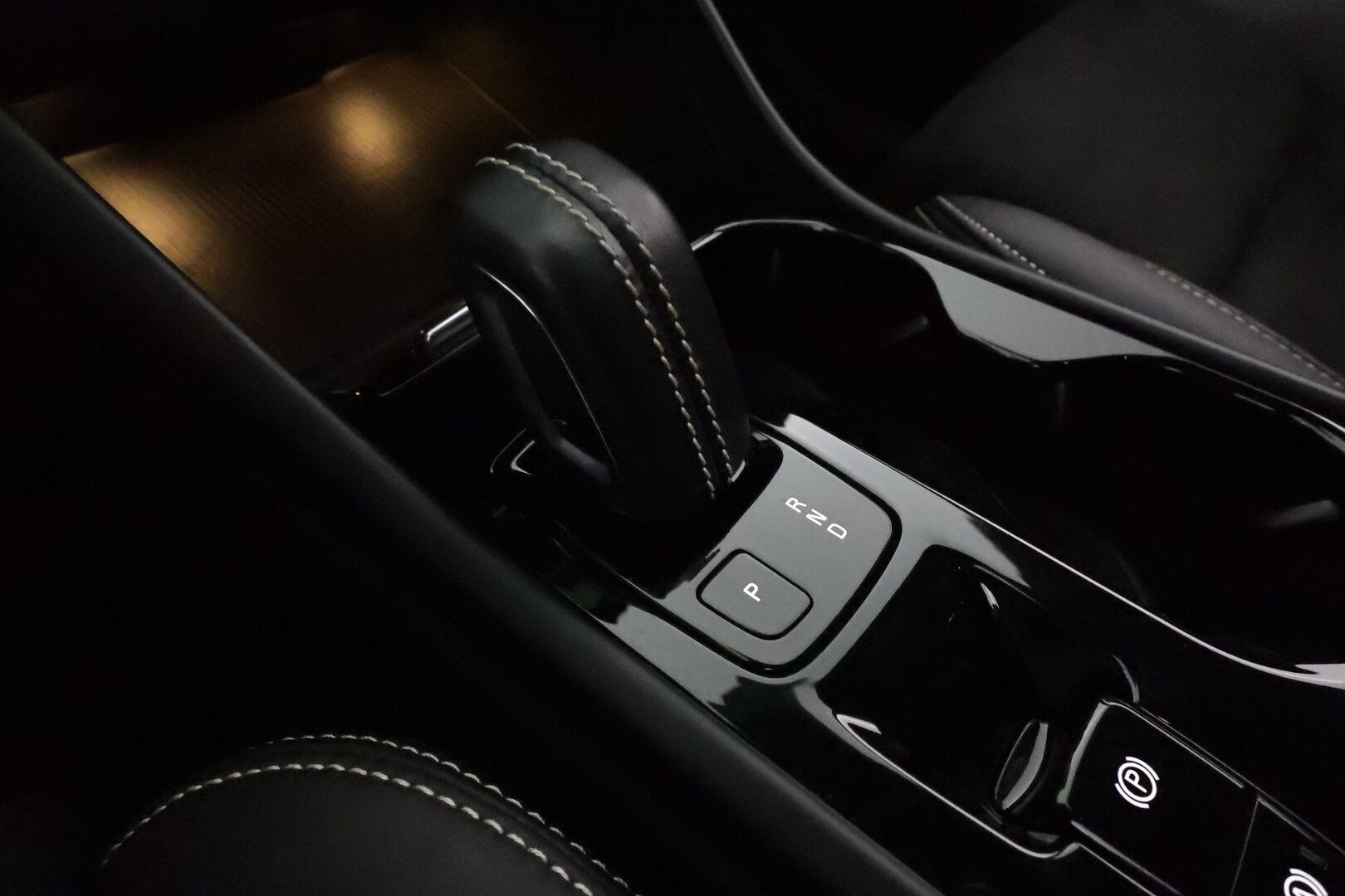 Volvo XC40 2021 T5 TwE R-Design aut *ACC / P.kamera / Full LED / Webasto / Sporttipenkit / BLIS / Digimittaristo / Navi* - Suomi-auto / Kahdet renkaat Volvon aluvanteilla - Osta nyt, maksa vasta ensi vuonna