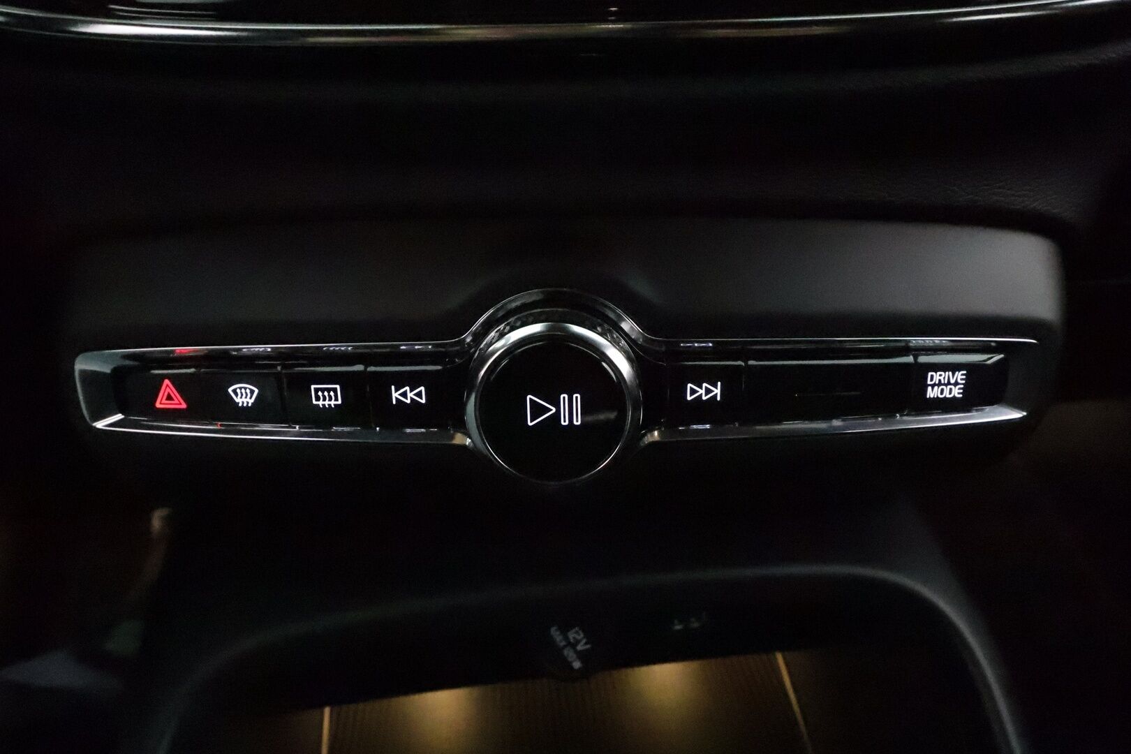 Volvo XC40 2021 T5 TwE R-Design aut *ACC / P.kamera / Full LED / Webasto / Sporttipenkit / BLIS / Digimittaristo / Navi* - Suomi-auto / Kahdet renkaat Volvon aluvanteilla - Osta nyt, maksa vasta ensi vuonna