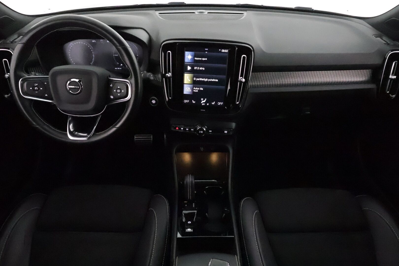 Volvo XC40 2021 T5 TwE R-Design aut *ACC / P.kamera / Full LED / Webasto / Sporttipenkit / BLIS / Digimittaristo / Navi* - 3,99 % KORKOTARJOUS TÄHÄN AUTOON 28.9. ASTI! - Suomi-auto / Kahdet renkaat aluvanteilla