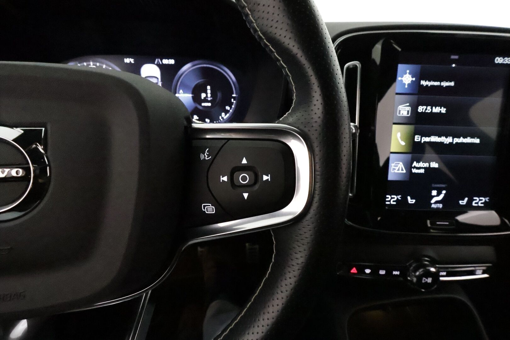 Volvo XC40 2021 T5 TwE R-Design aut *ACC / P.kamera / Full LED / Webasto / Sporttipenkit / BLIS / Digimittaristo / Navi* - 3,99 % KORKOTARJOUS TÄHÄN AUTOON 28.9. ASTI! - Suomi-auto / Kahdet renkaat aluvanteilla