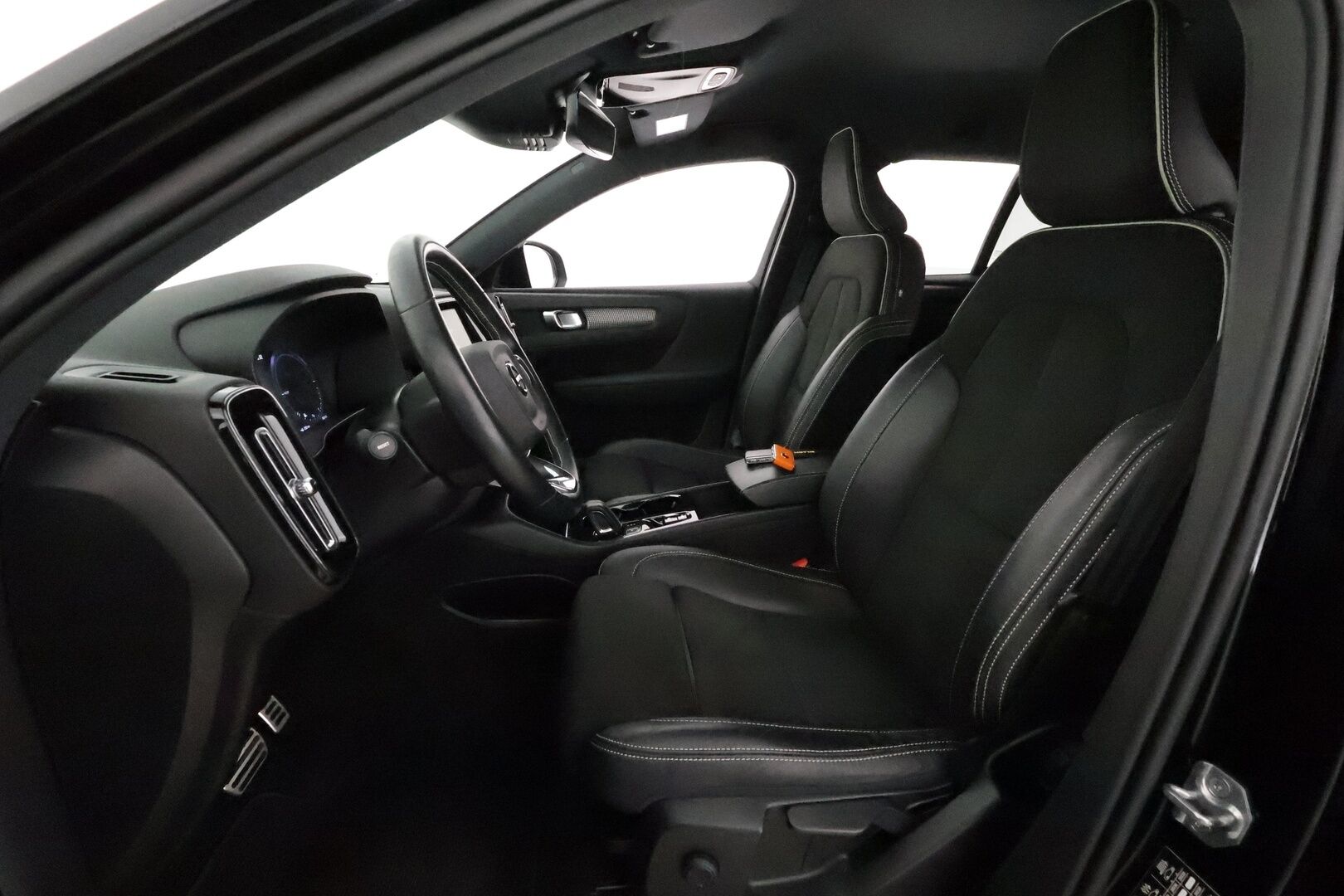 Volvo XC40 2021 T5 TwE R-Design aut *ACC / P.kamera / Full LED / Webasto / Sporttipenkit / BLIS / Digimittaristo / Navi* - Suomi-auto / Kahdet renkaat Volvon aluvanteilla - Osta nyt, maksa vasta ensi vuonna