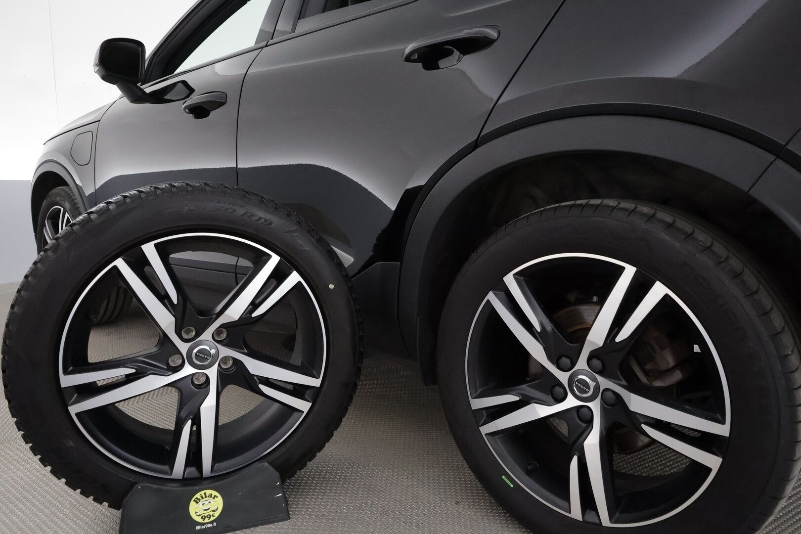 Volvo XC40 2021 T5 TwE R-Design aut *ACC / P.kamera / Full LED / Webasto / Sporttipenkit / BLIS / Digimittaristo / Navi* - 3,99 % KORKOTARJOUS TÄHÄN AUTOON 28.9. ASTI! - Suomi-auto / Kahdet renkaat aluvanteilla